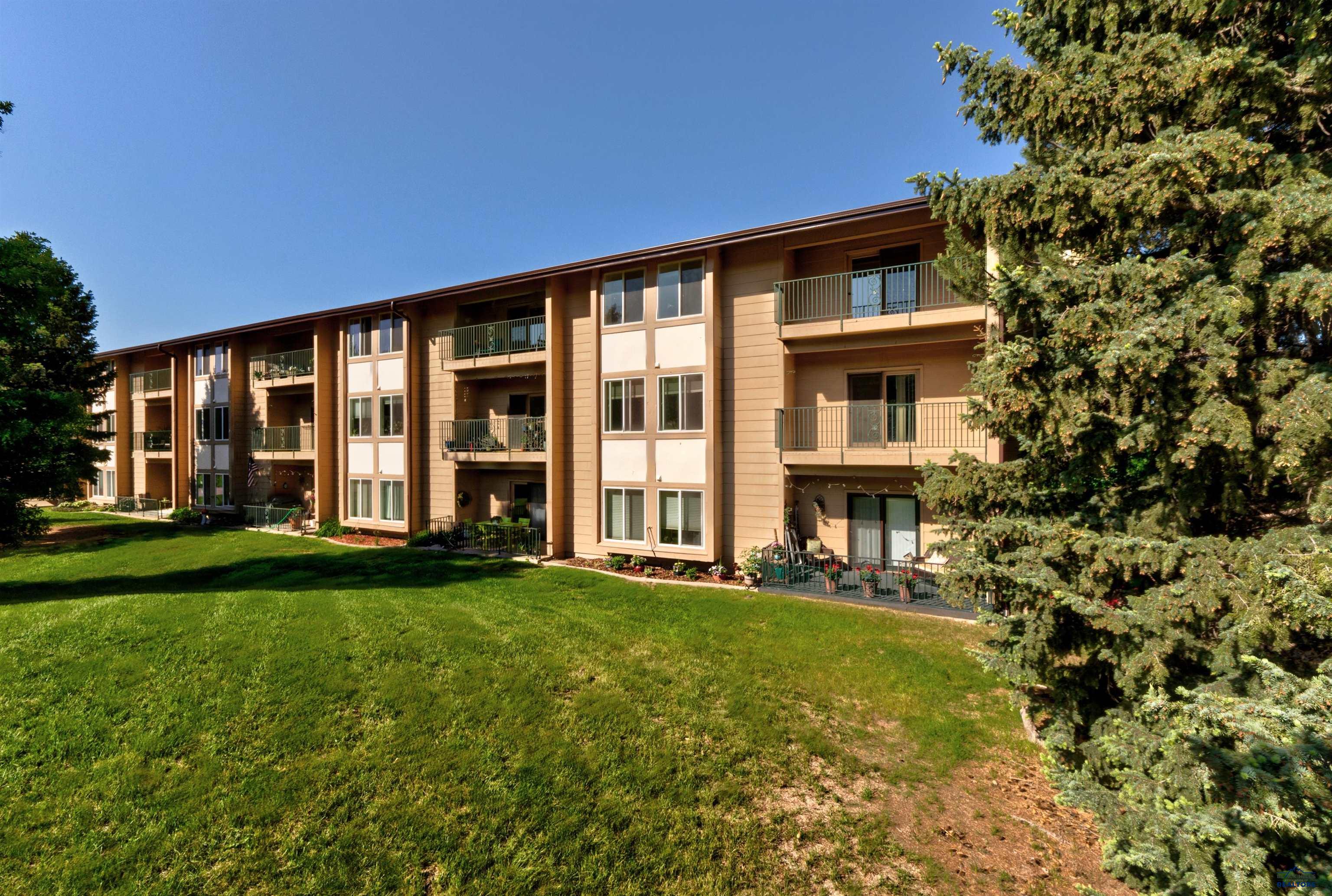 3945 FAIRWAY HILLS DR