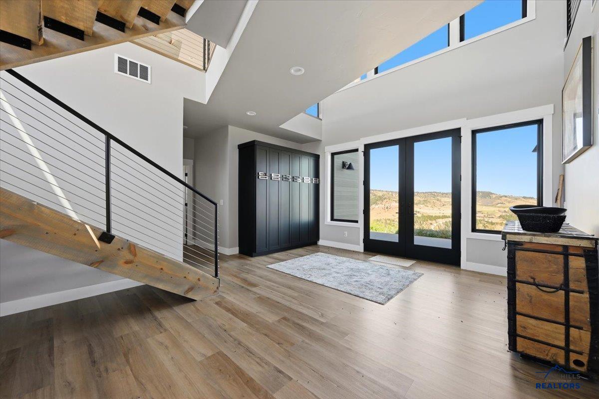 2111 VANTAGE CIR