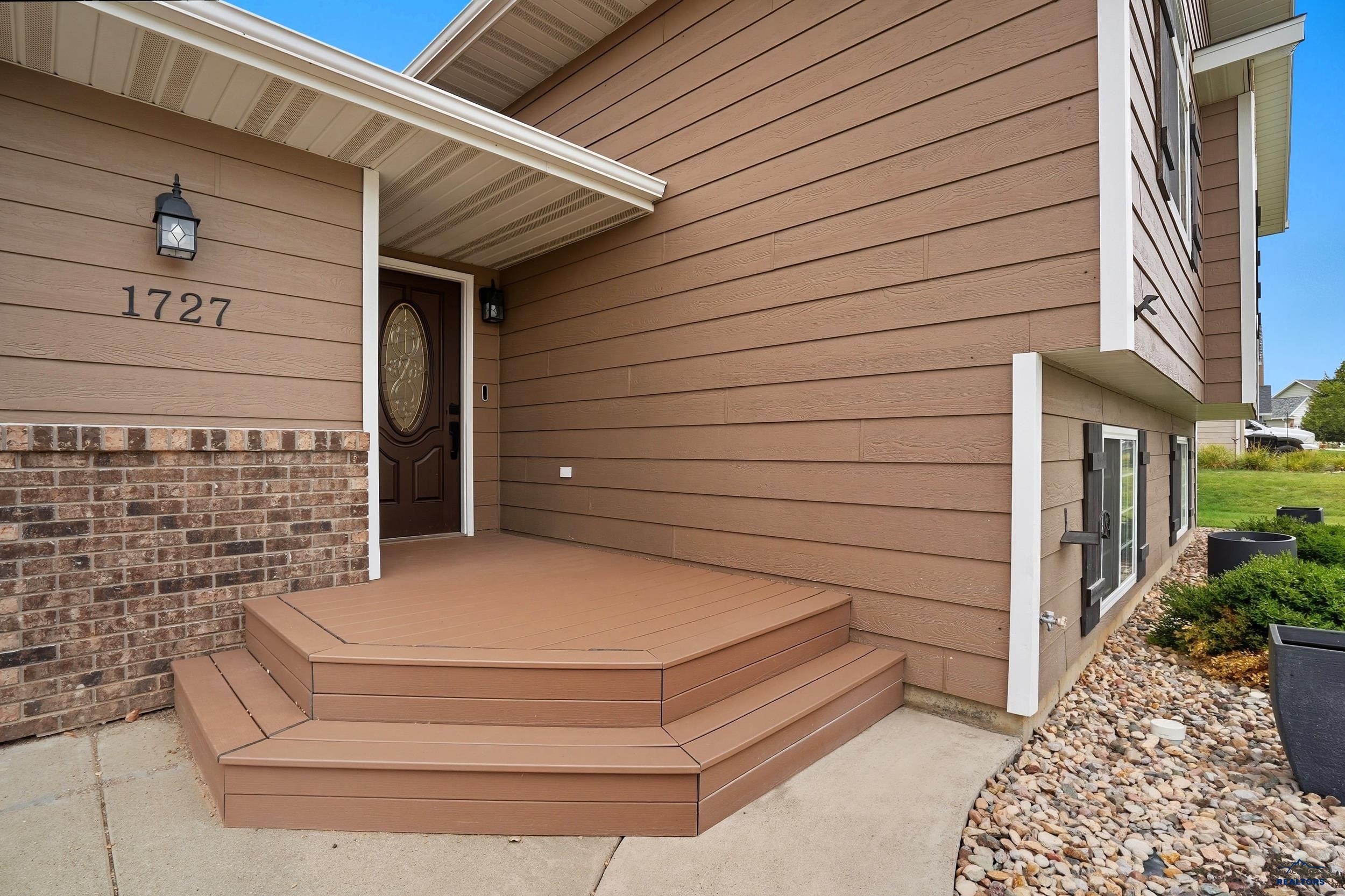 1727 IRON HORSE LOOP