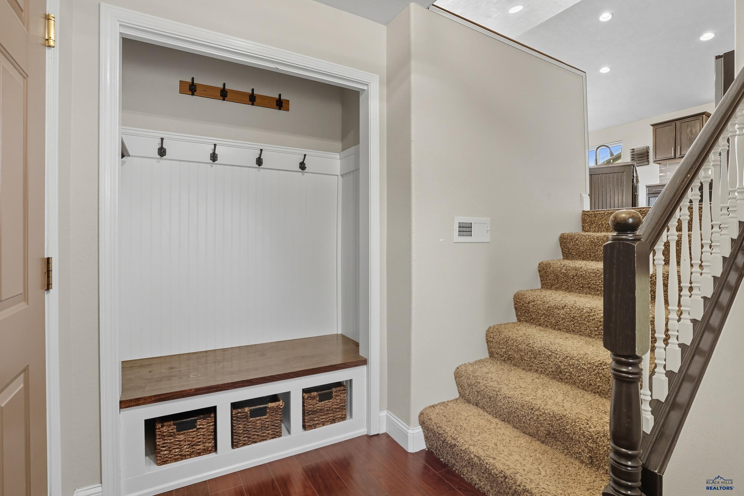 1727 IRON HORSE LOOP