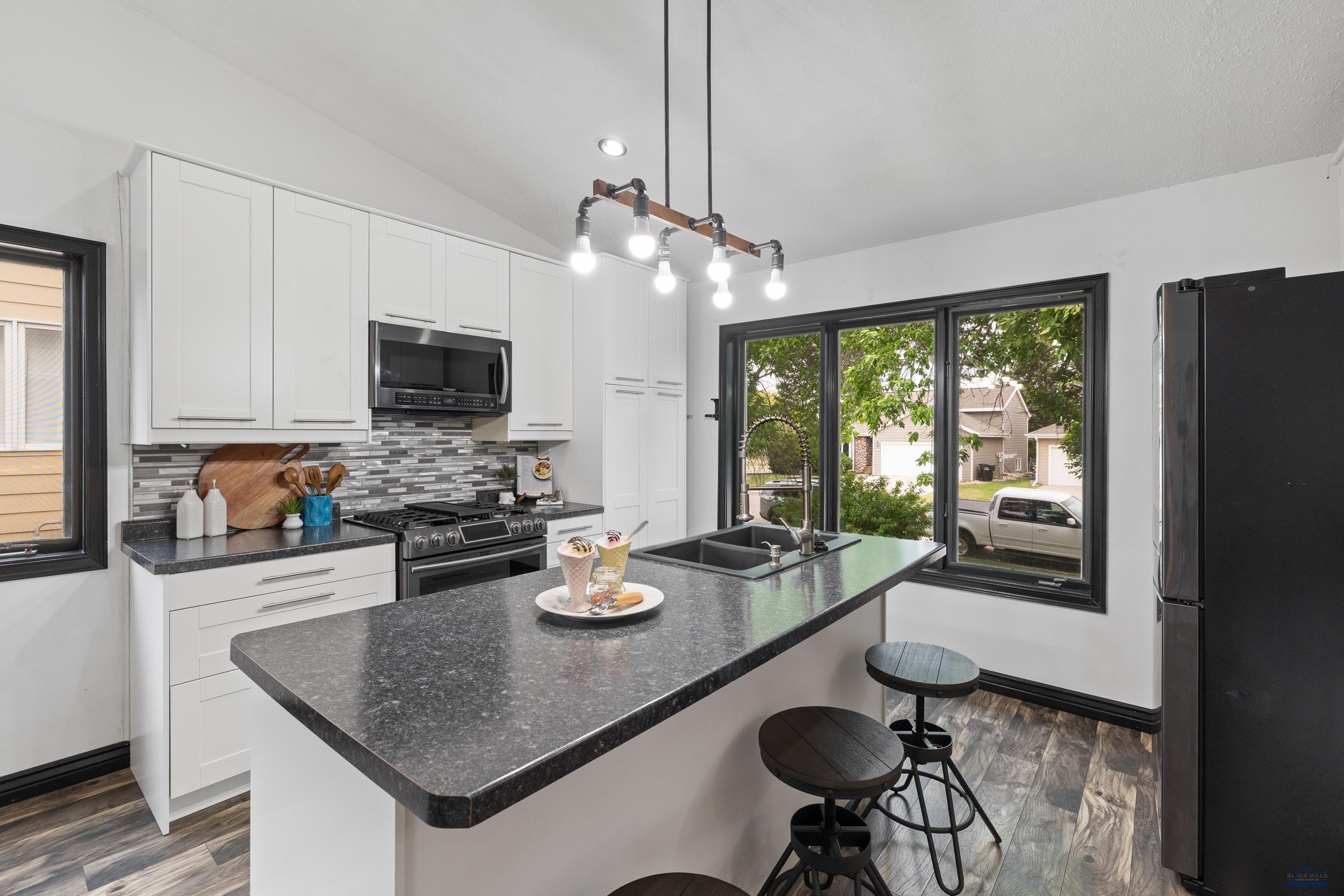 1215 RANGE VIEW CIR