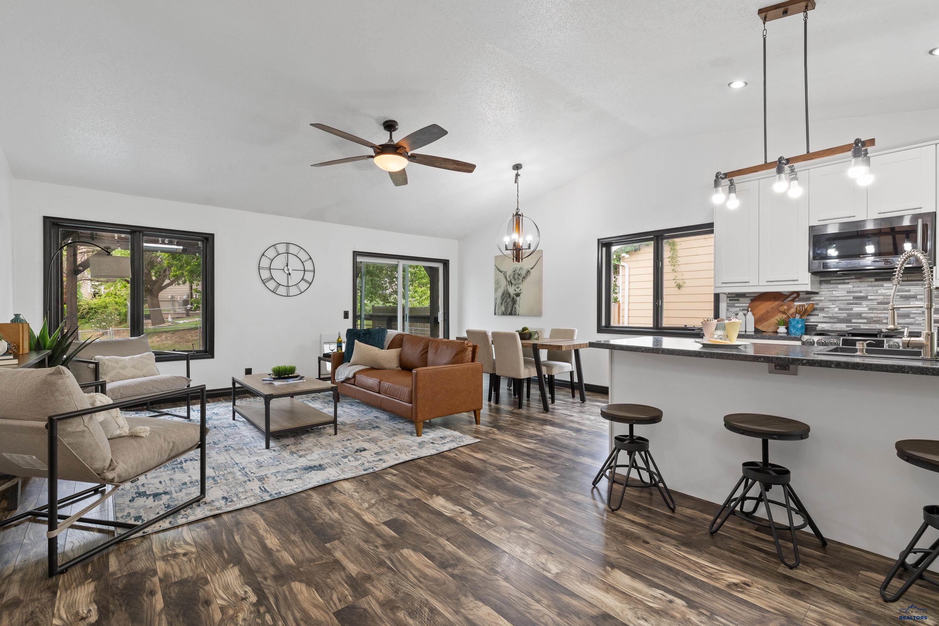 1215 RANGE VIEW CIR