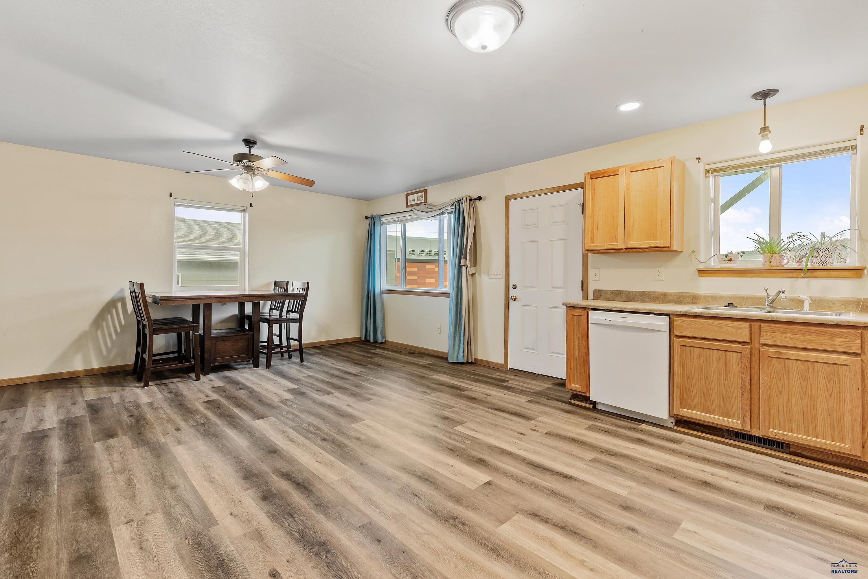 Rapid City, South Dakota 57701, United States, 3 Bedrooms Bedrooms, ,1 BathroomBathrooms,Residential,Pending,57679