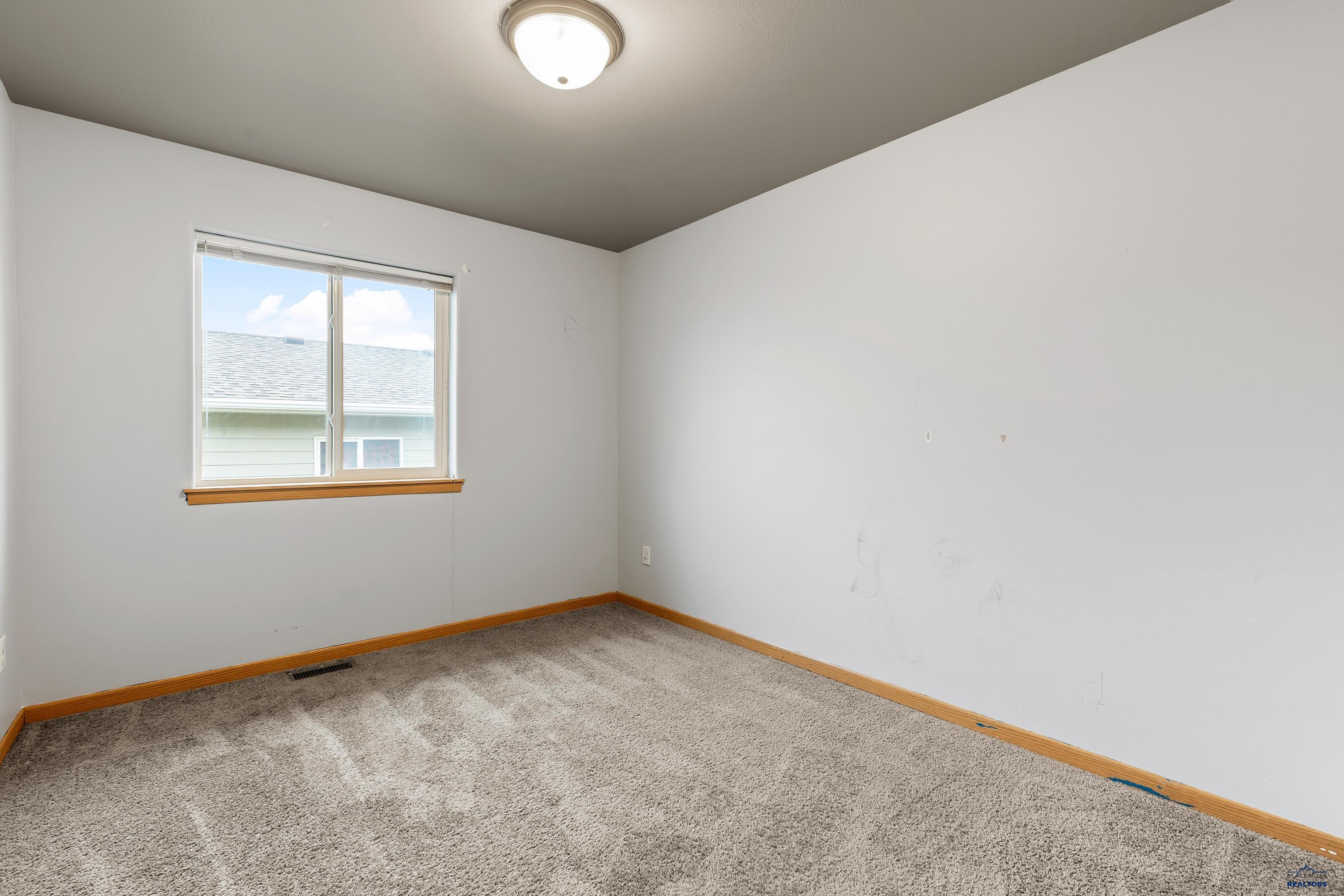 Rapid City, South Dakota 57701, United States, 3 Bedrooms Bedrooms, ,1 BathroomBathrooms,Residential,Pending,57679