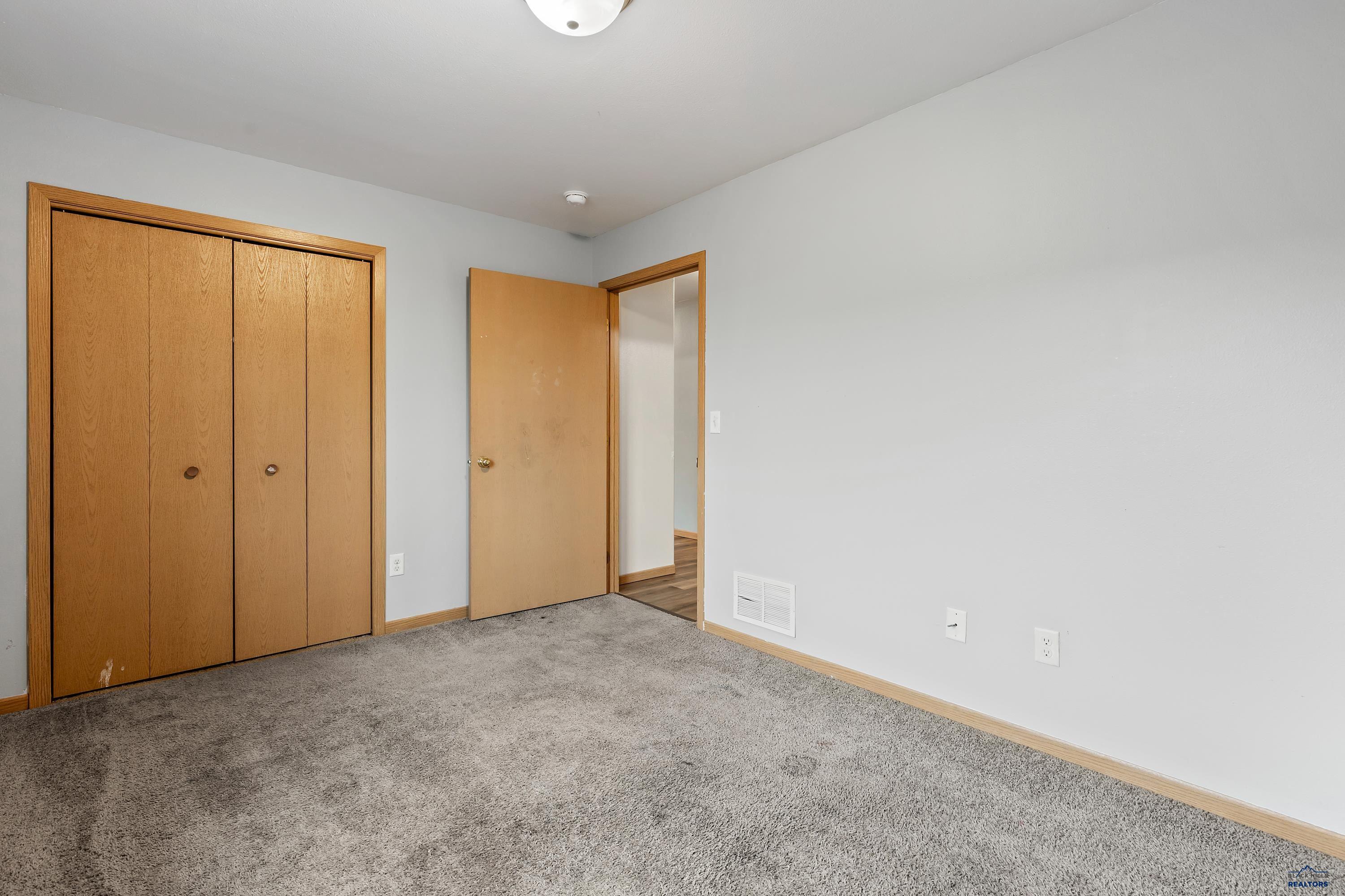 Rapid City, South Dakota 57701, United States, 3 Bedrooms Bedrooms, ,1 BathroomBathrooms,Residential,Pending,57679