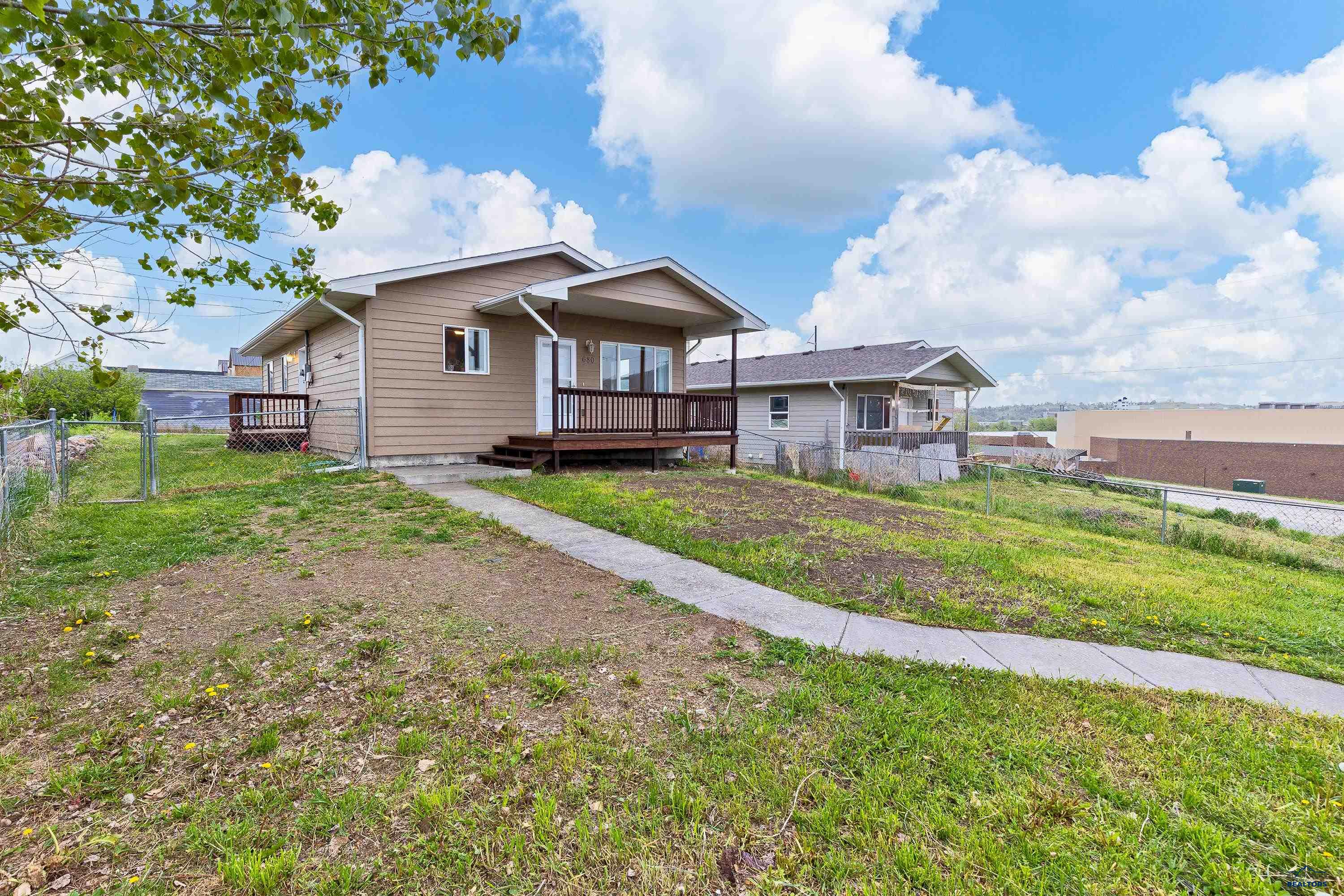 Rapid City, South Dakota 57701, United States, 3 Bedrooms Bedrooms, ,1 BathroomBathrooms,Residential,Pending,57679