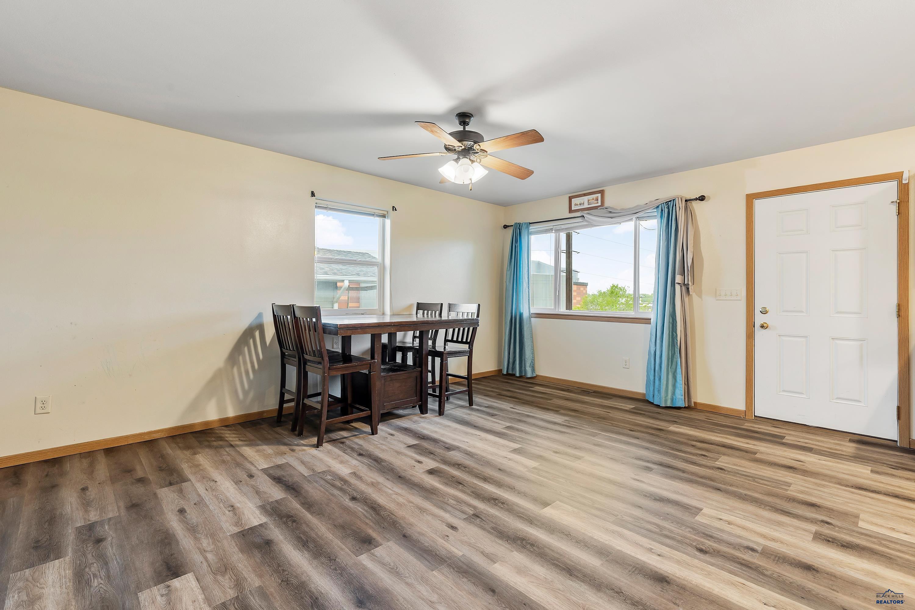 Rapid City, South Dakota 57701, United States, 3 Bedrooms Bedrooms, ,1 BathroomBathrooms,Residential,Pending,57679