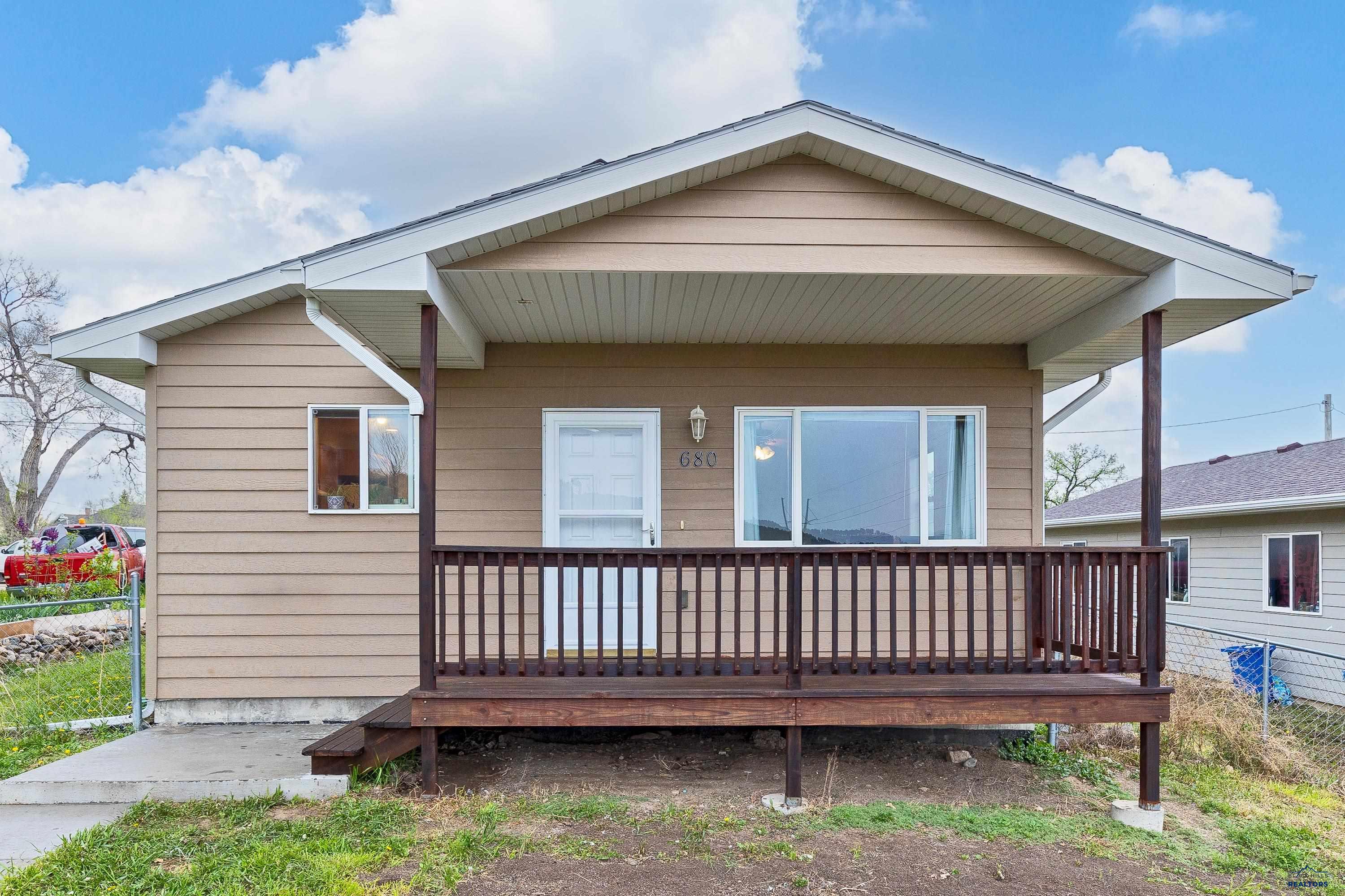 Rapid City, South Dakota 57701, United States, 3 Bedrooms Bedrooms, ,1 BathroomBathrooms,Residential,Pending,57679