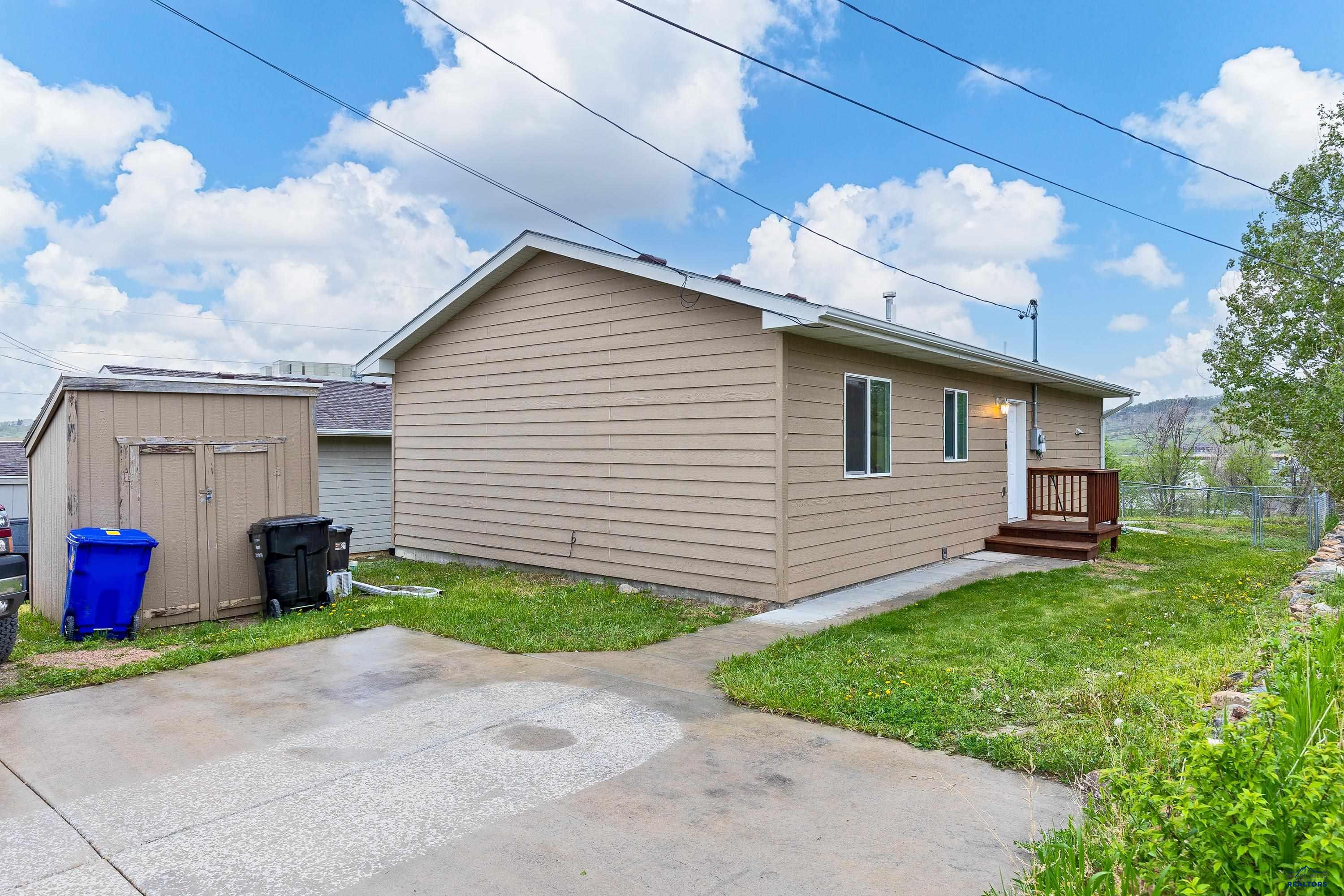 Rapid City, South Dakota 57701, United States, 3 Bedrooms Bedrooms, ,1 BathroomBathrooms,Residential,Pending,57679