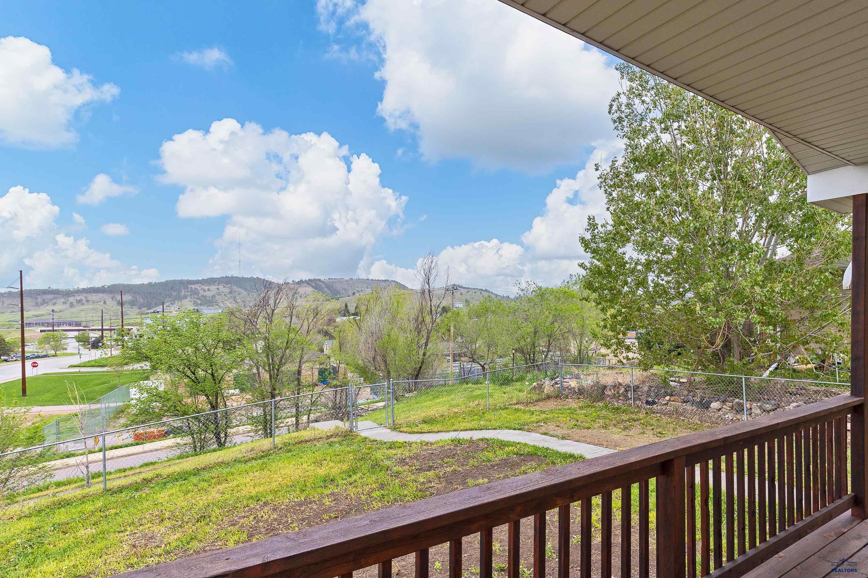 Rapid City, South Dakota 57701, United States, 3 Bedrooms Bedrooms, ,1 BathroomBathrooms,Residential,Pending,57679