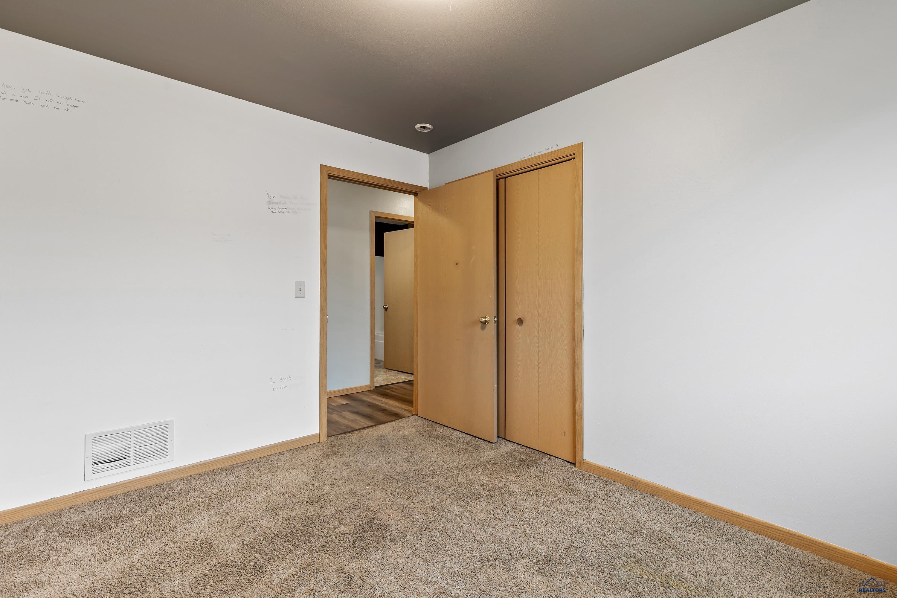 Rapid City, South Dakota 57701, United States, 3 Bedrooms Bedrooms, ,1 BathroomBathrooms,Residential,Pending,57679