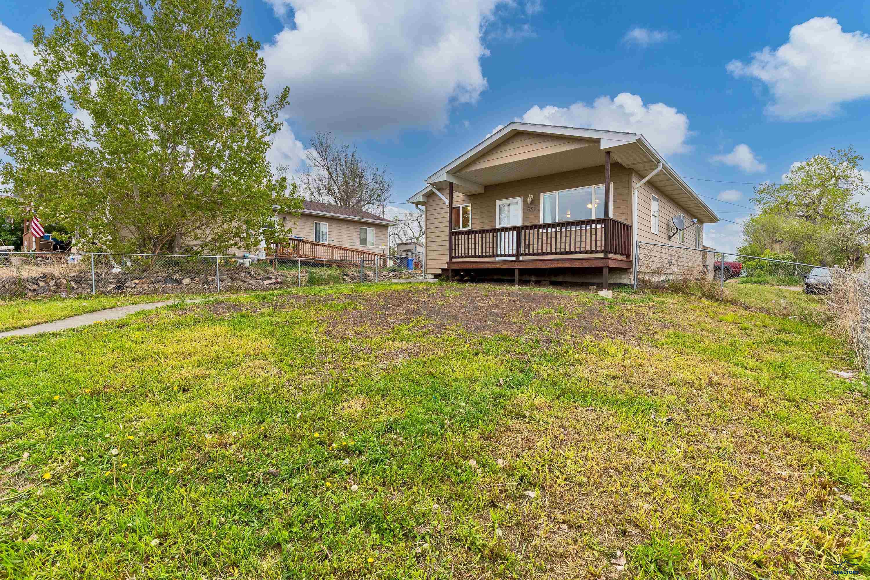 Rapid City, South Dakota 57701, United States, 3 Bedrooms Bedrooms, ,1 BathroomBathrooms,Residential,Pending,57679