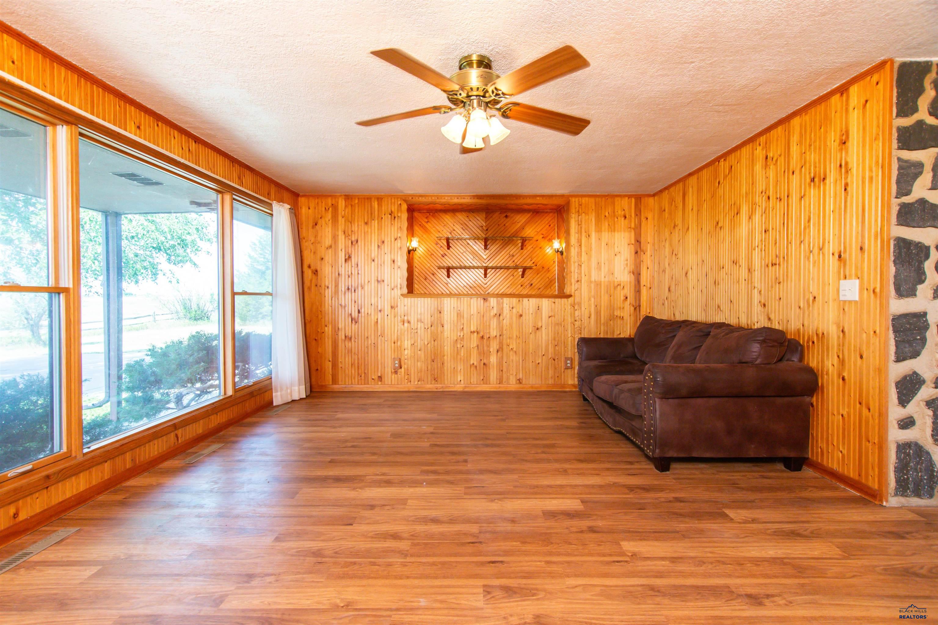 15810 E HWY 44