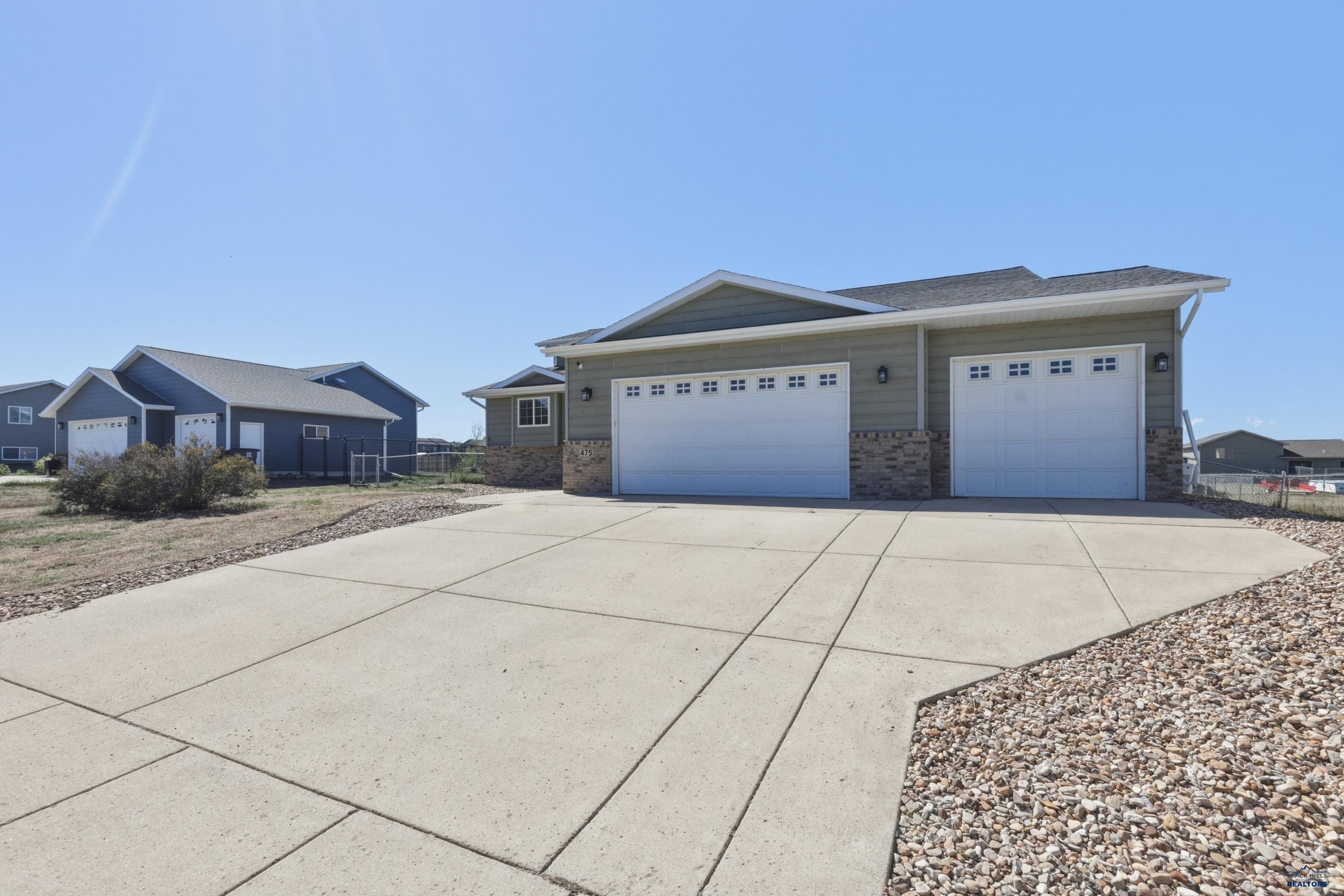 475 FREUDE LANE