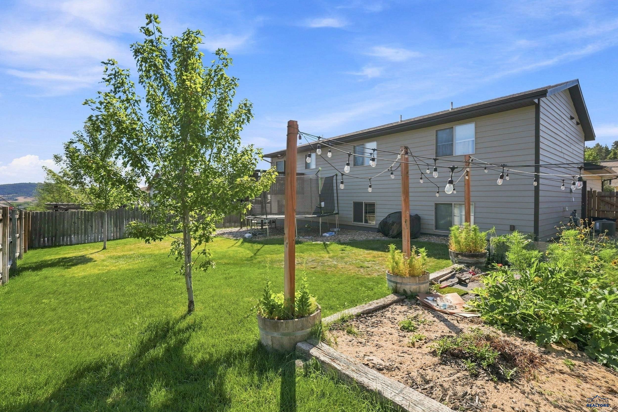 2611 MEADOWS DR