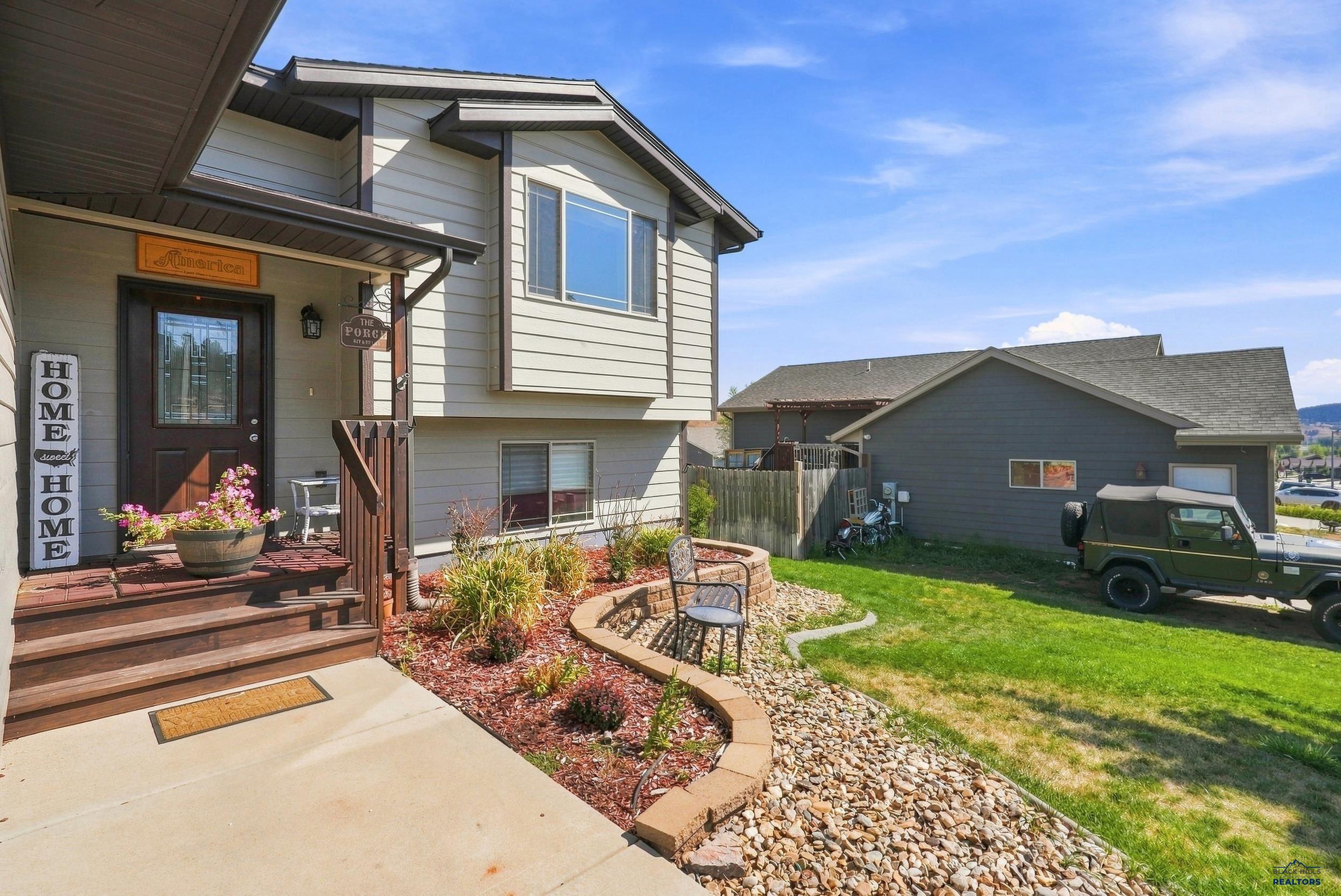 2611 MEADOWS DR