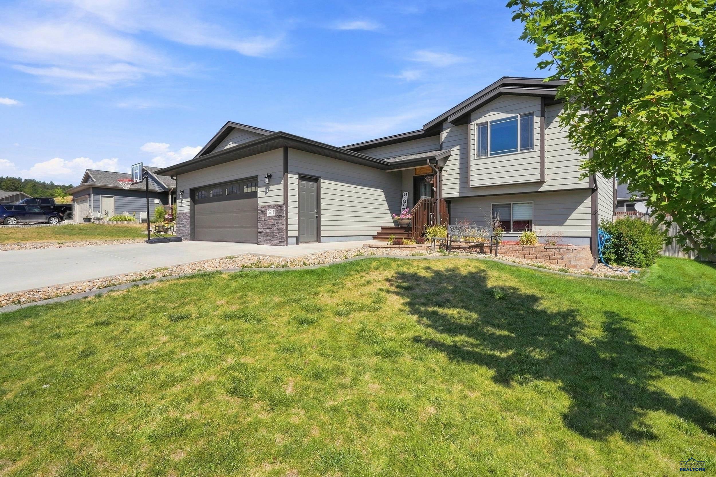 2611 MEADOWS DR