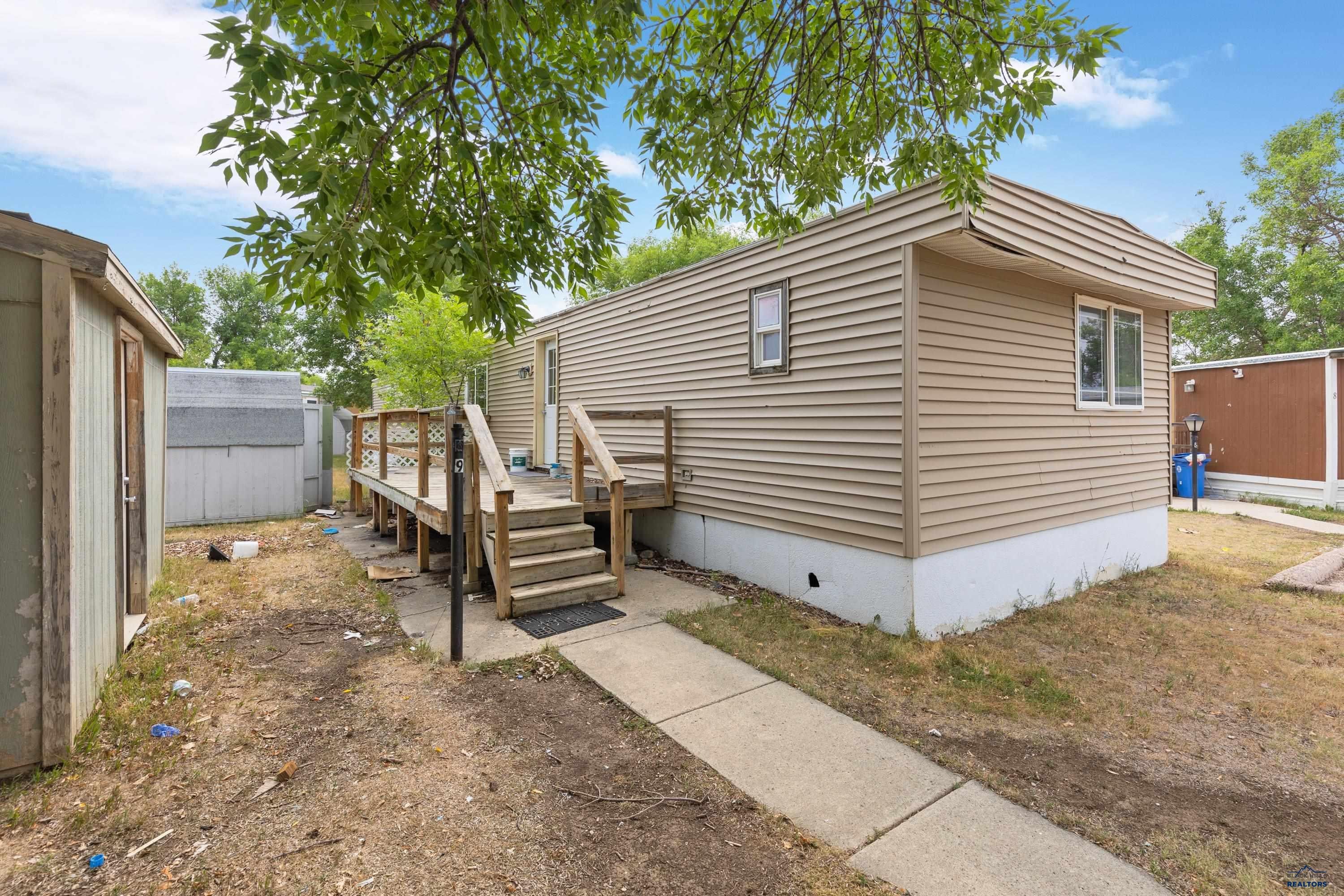 1702 E HWY 44