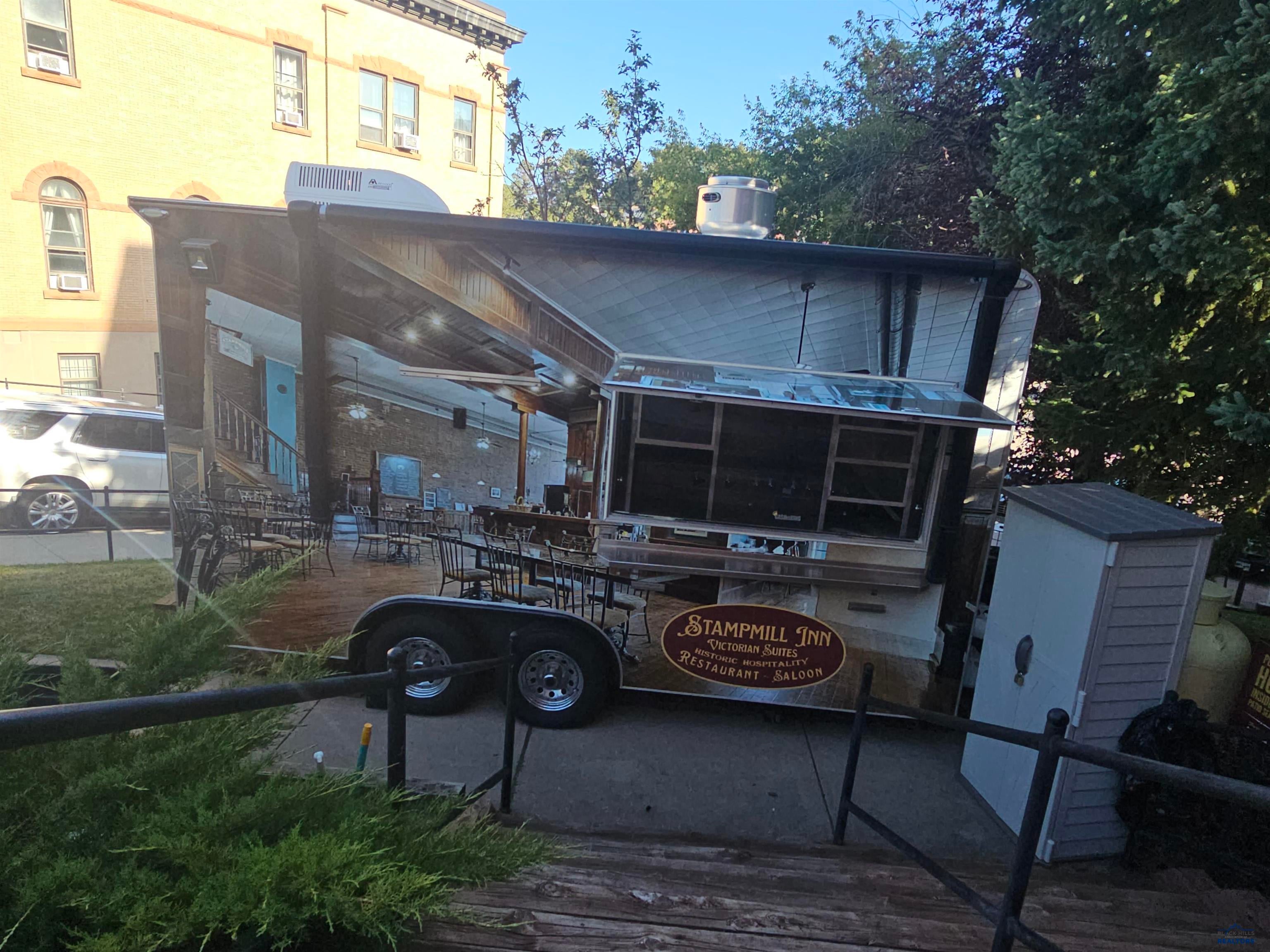 305 W MAIN ST