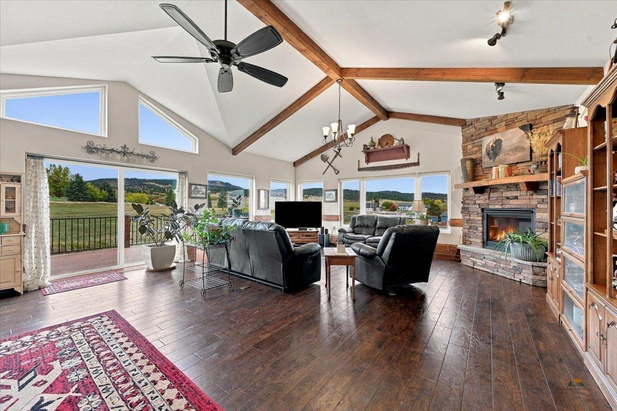 1817 COUNTRY OAKS LN