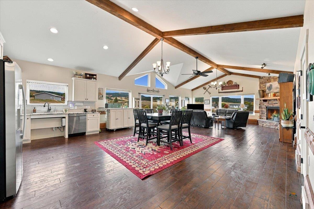 1817 COUNTRY OAKS LN