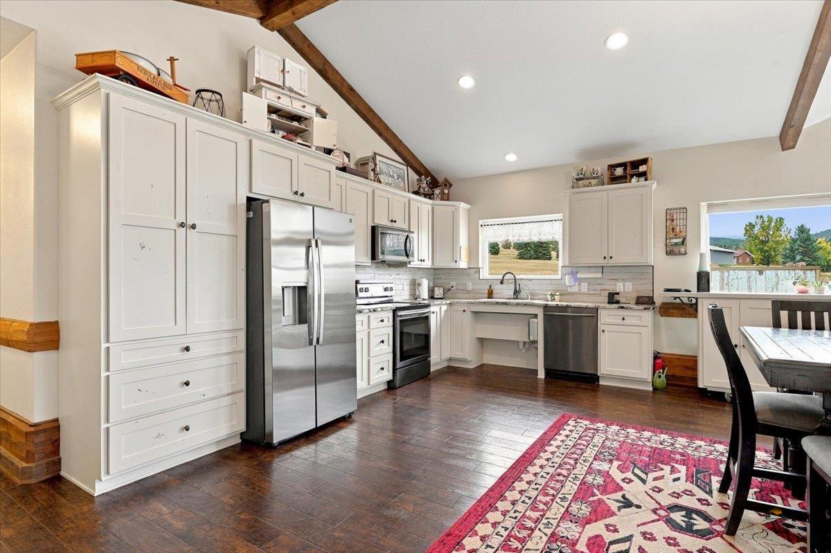 1817 COUNTRY OAKS LN