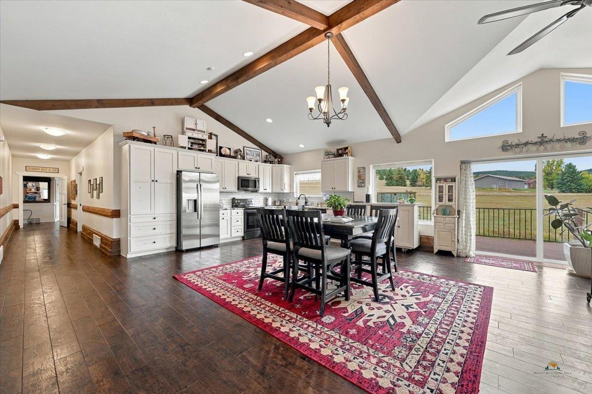 1817 COUNTRY OAKS LN