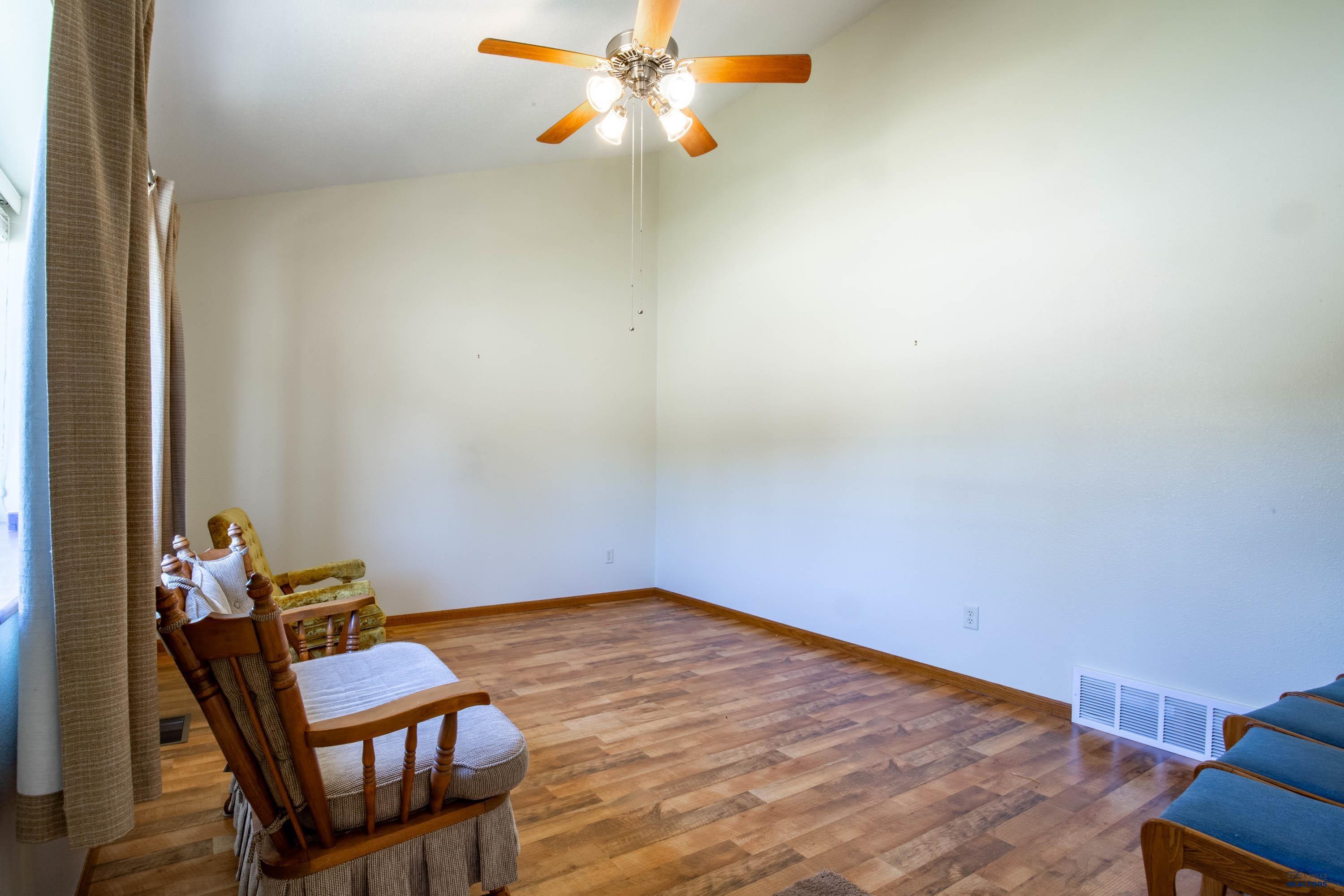 1279 PENNINGTON