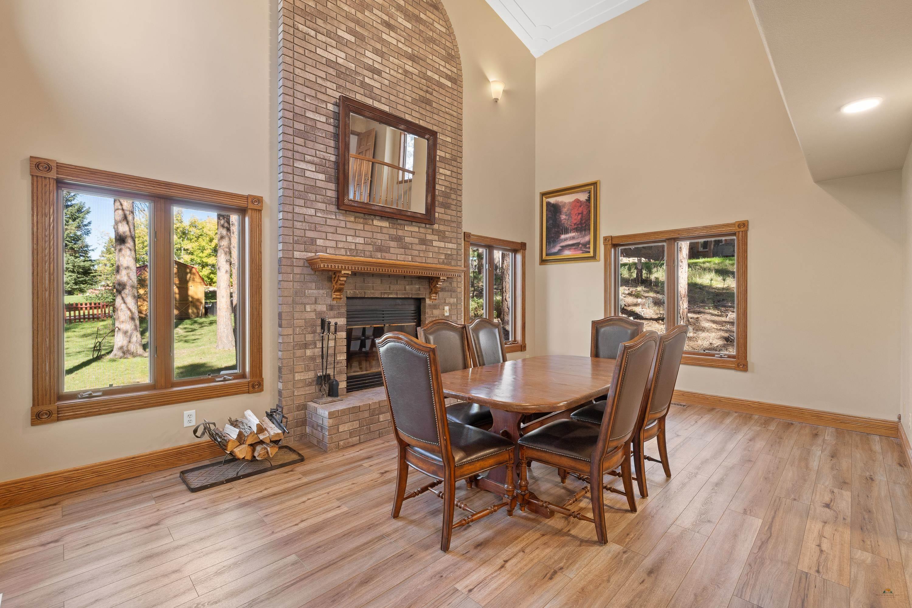 13079 HILLSVIEW DR