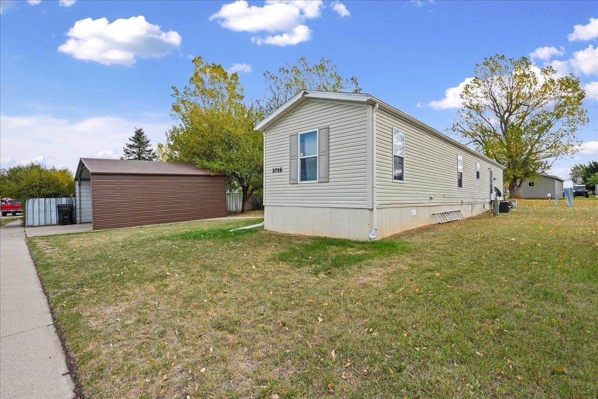 1016 ROUGHLOCK LN