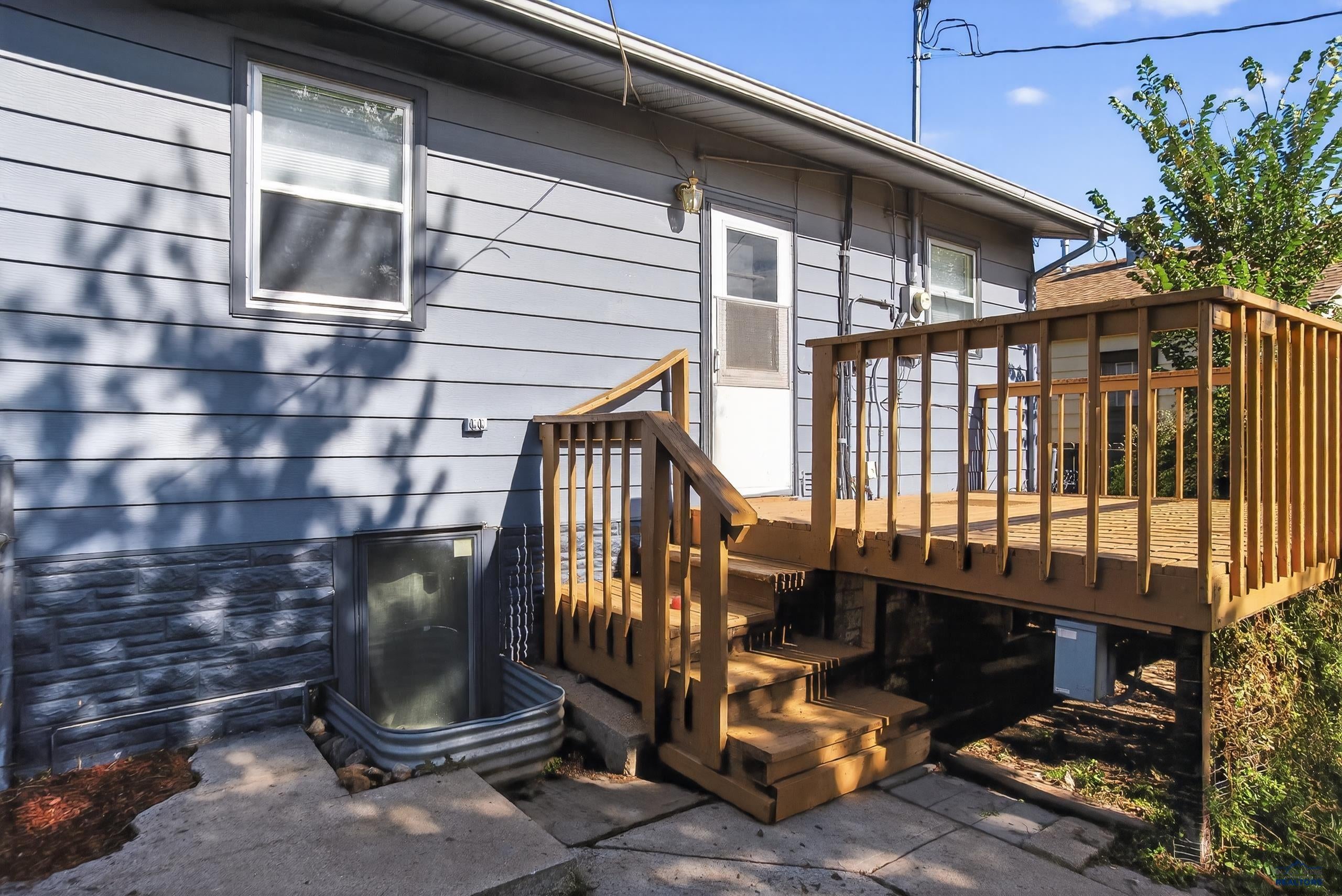 513 E DENVER