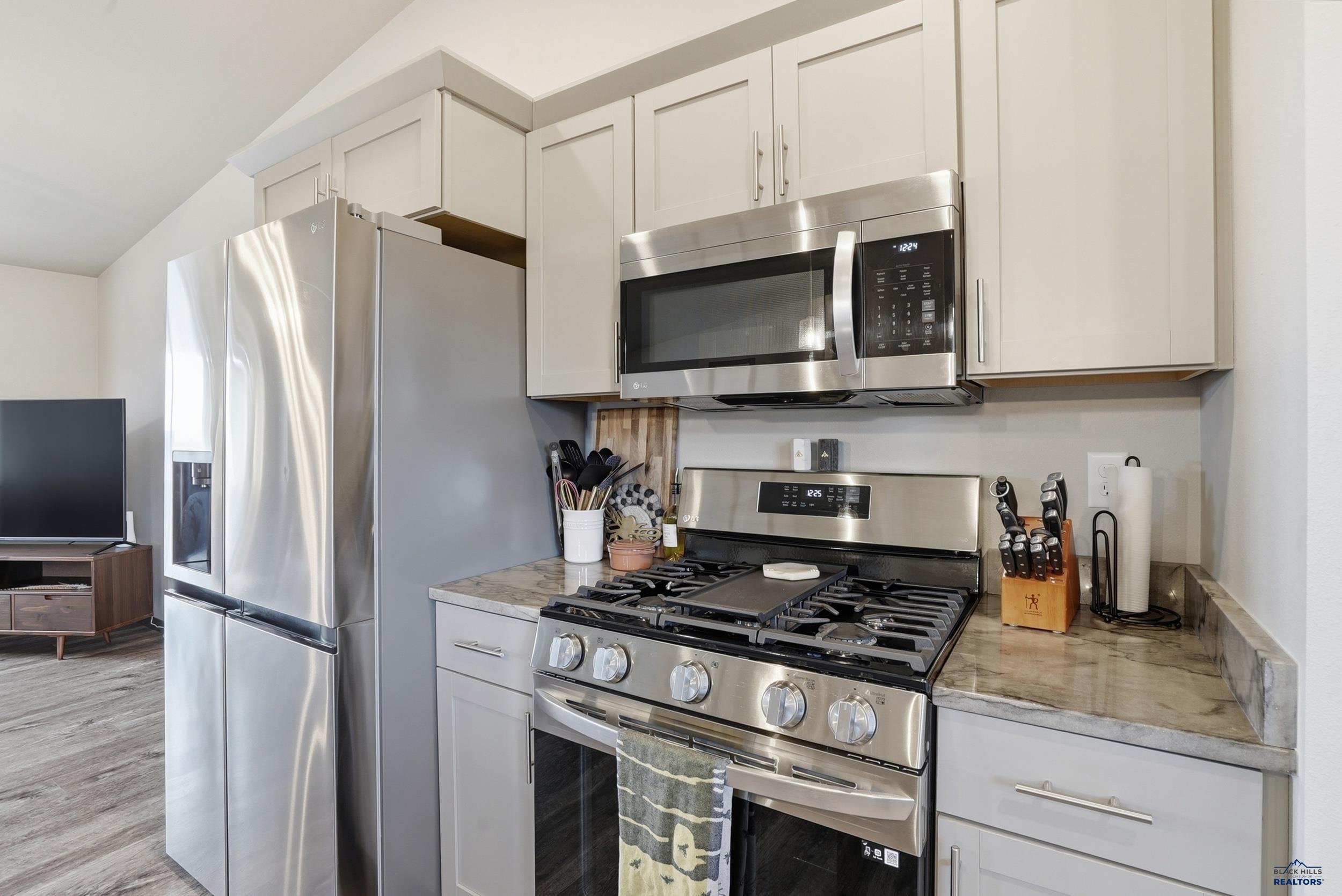 3300 ENFIELD LOOP RD