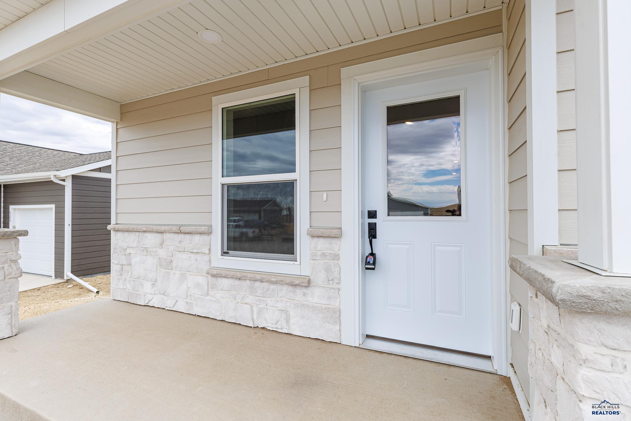 333 N VALLEY DR
