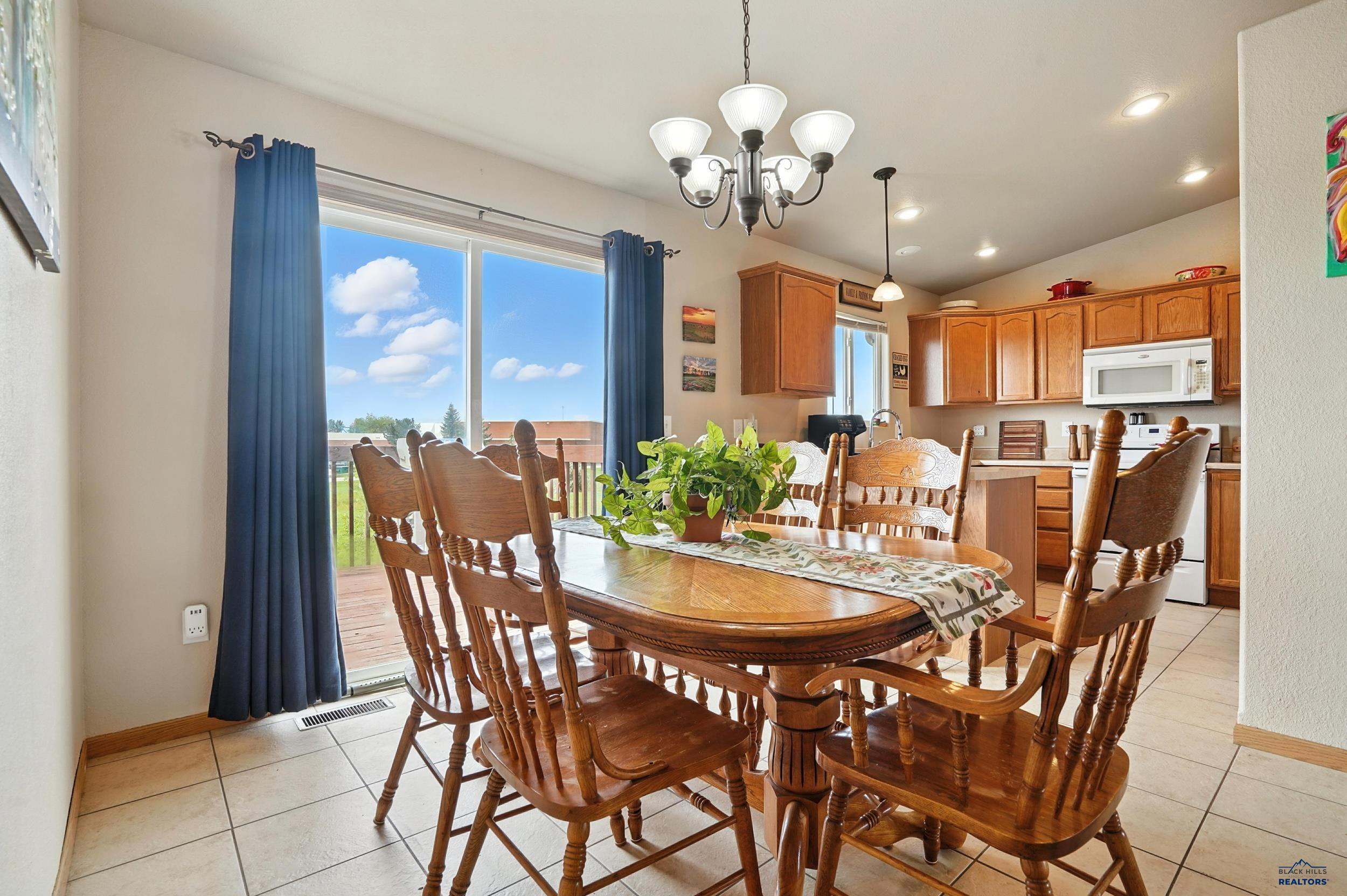 493 EISENHOWER LN
