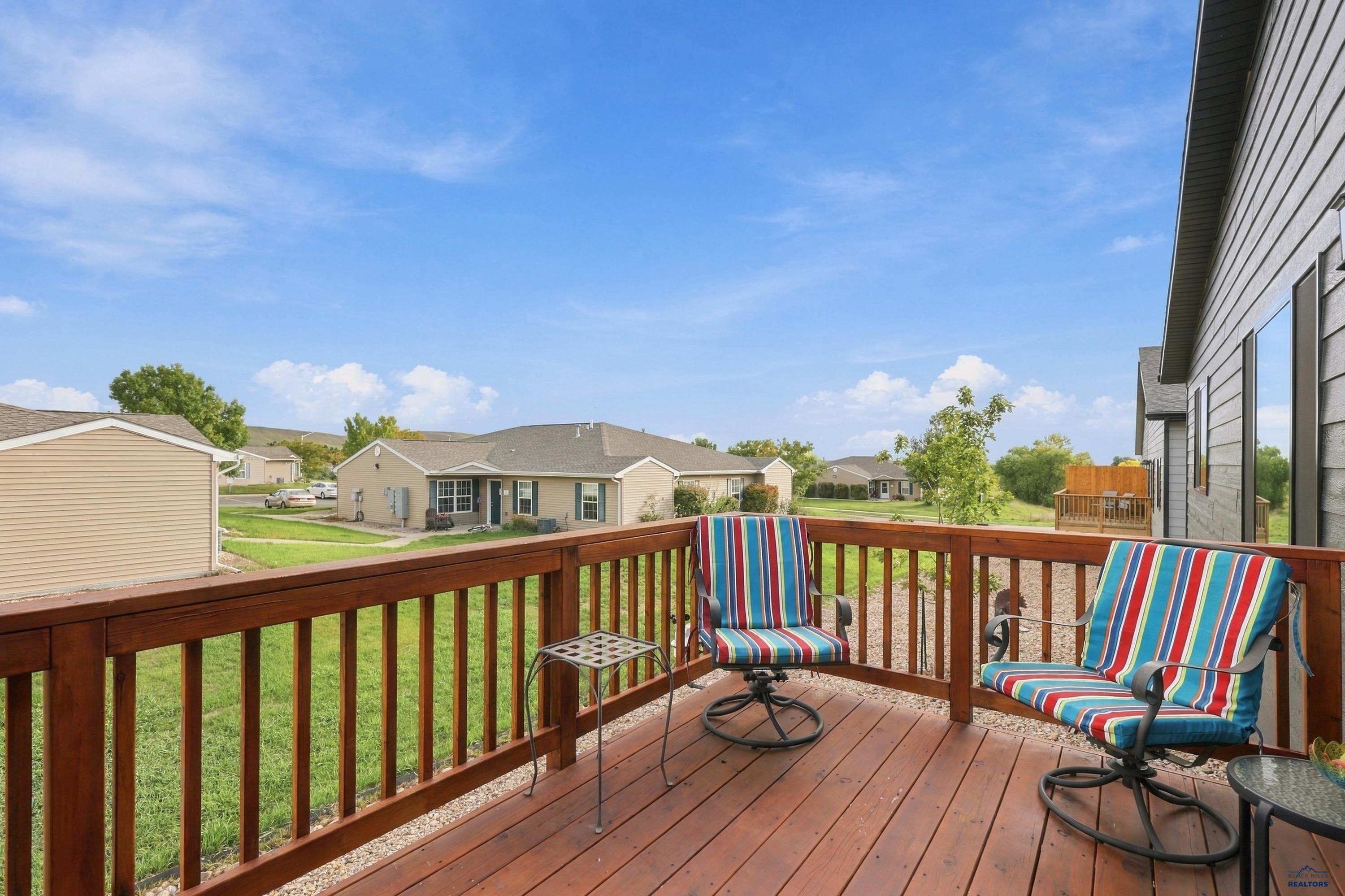 812 PETROS DR