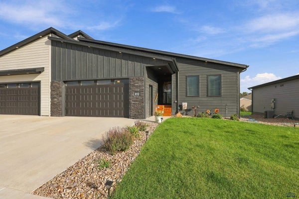 812 PETROS DR, RAPID CITY, SD 57701 - Image 6d4739f2997e1d5b0a75288eb53418e4/912216941