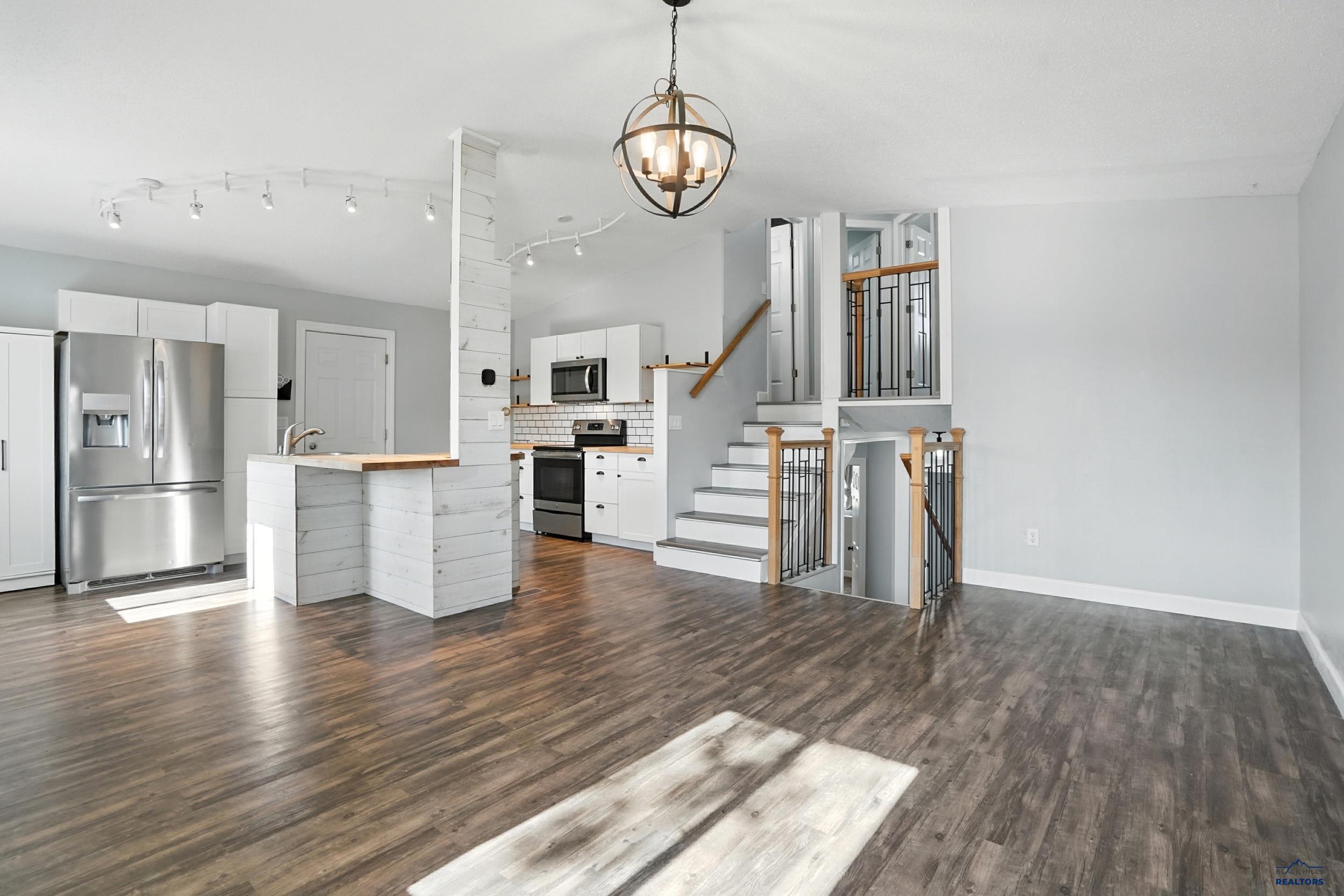 4406 THREE RIVERS DR