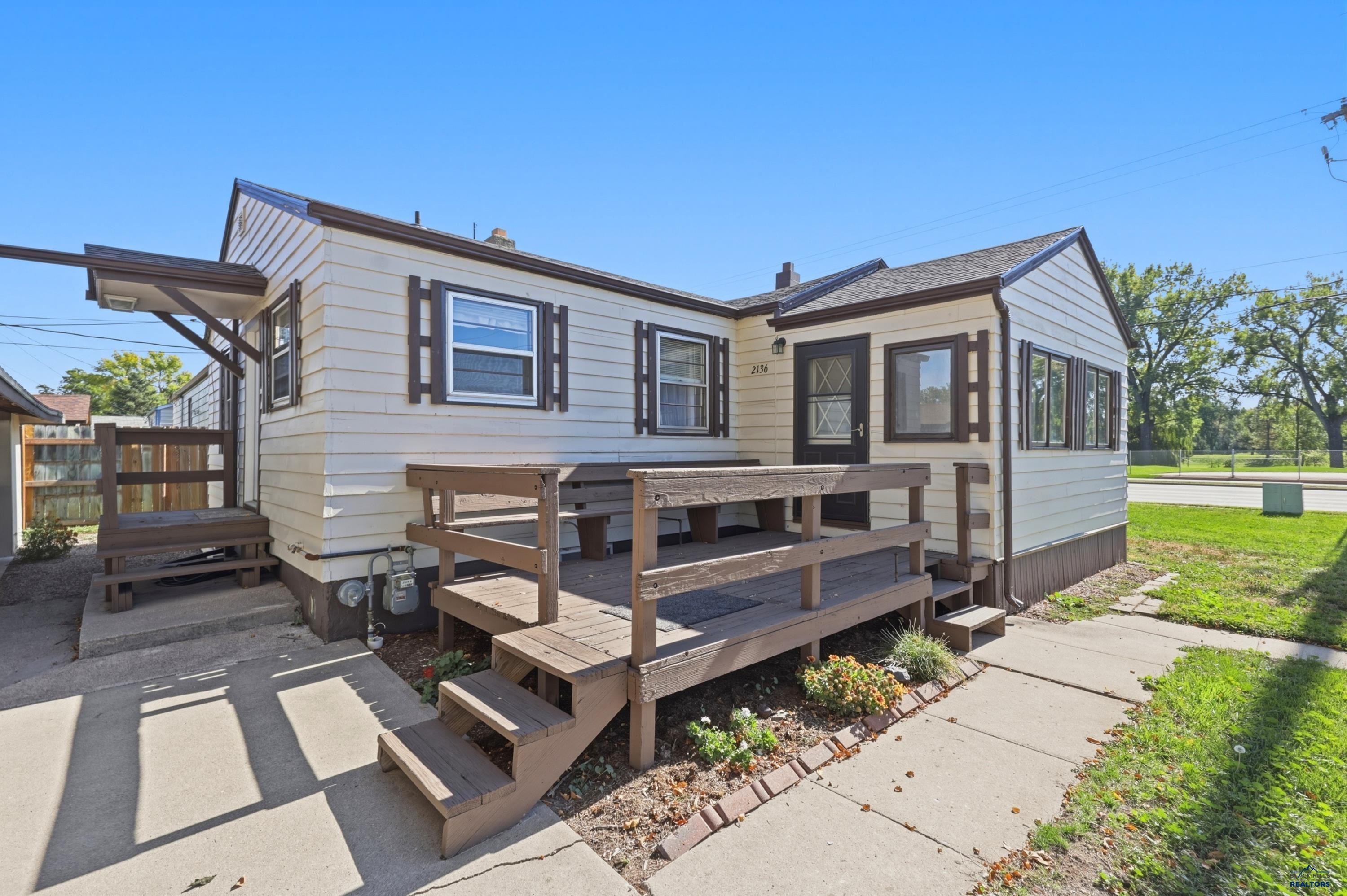 2136 6TH AVE