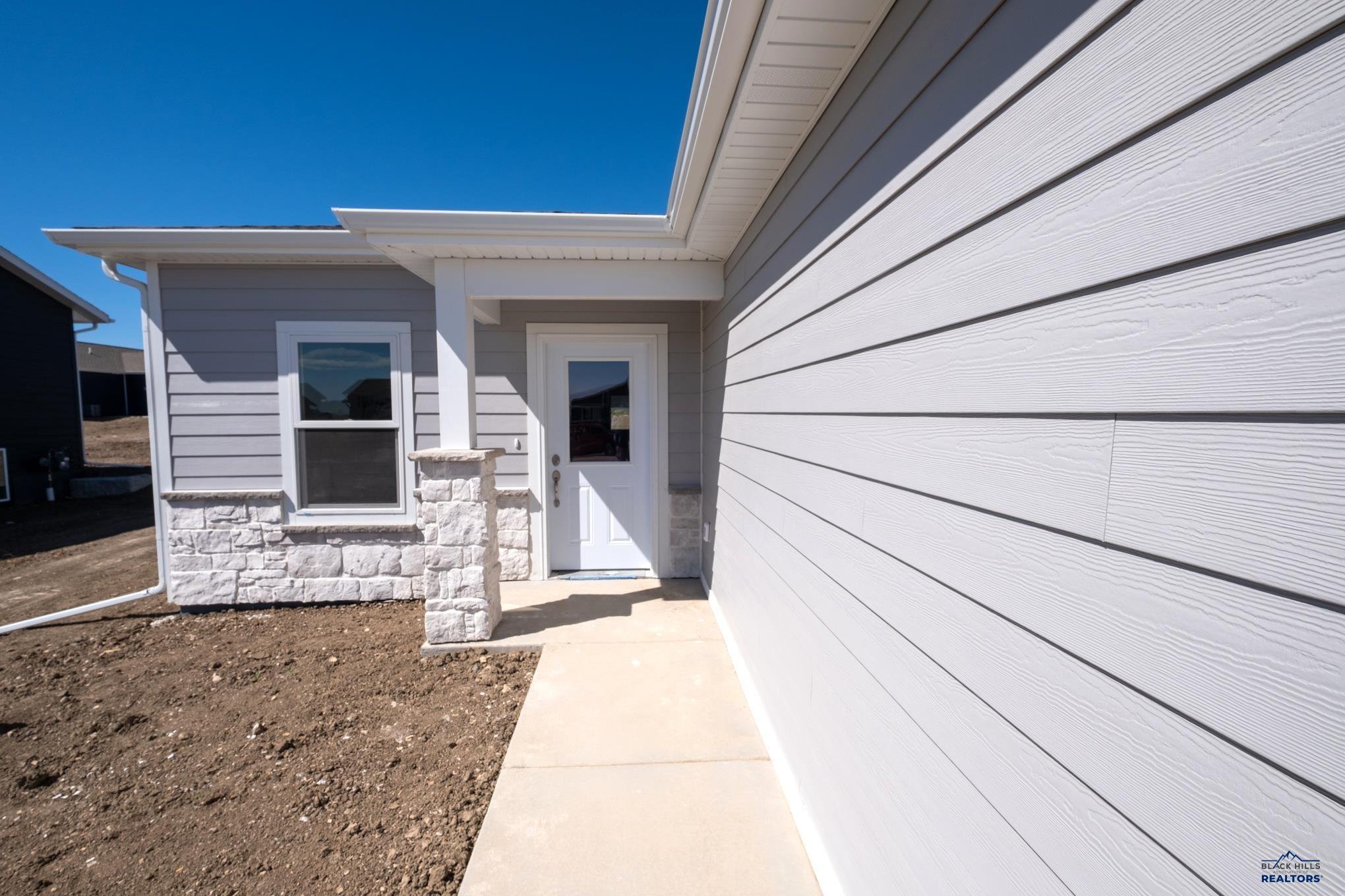 460 YELNER DR