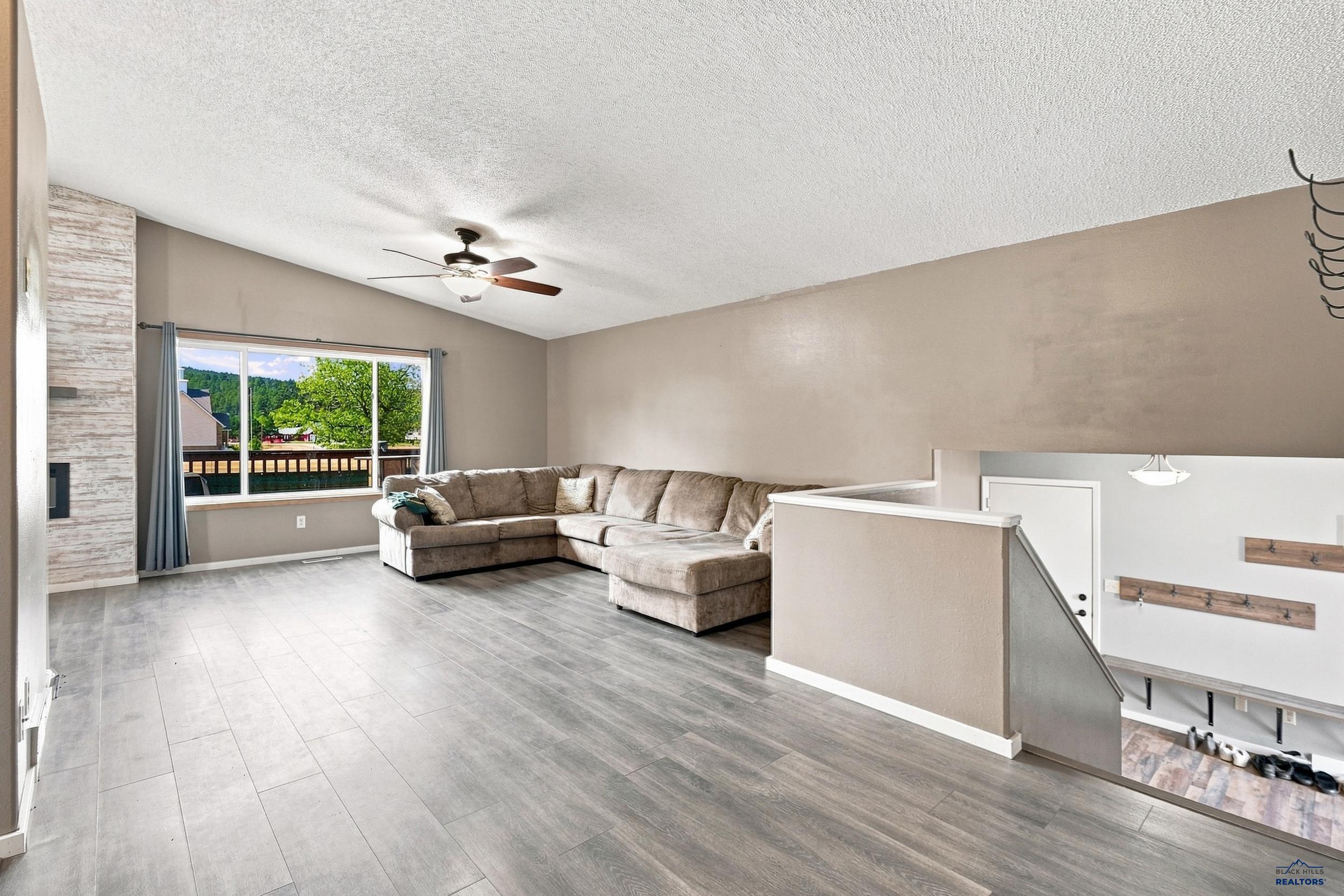 2911 GREENWOOD TRAIL