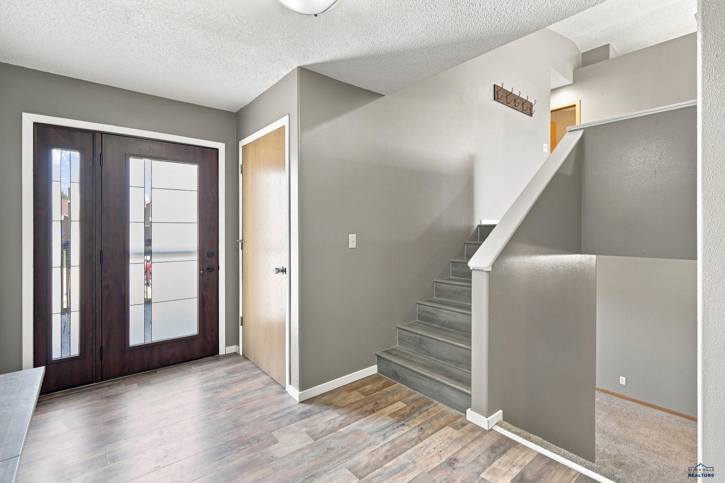 2911 GREENWOOD TRAIL
