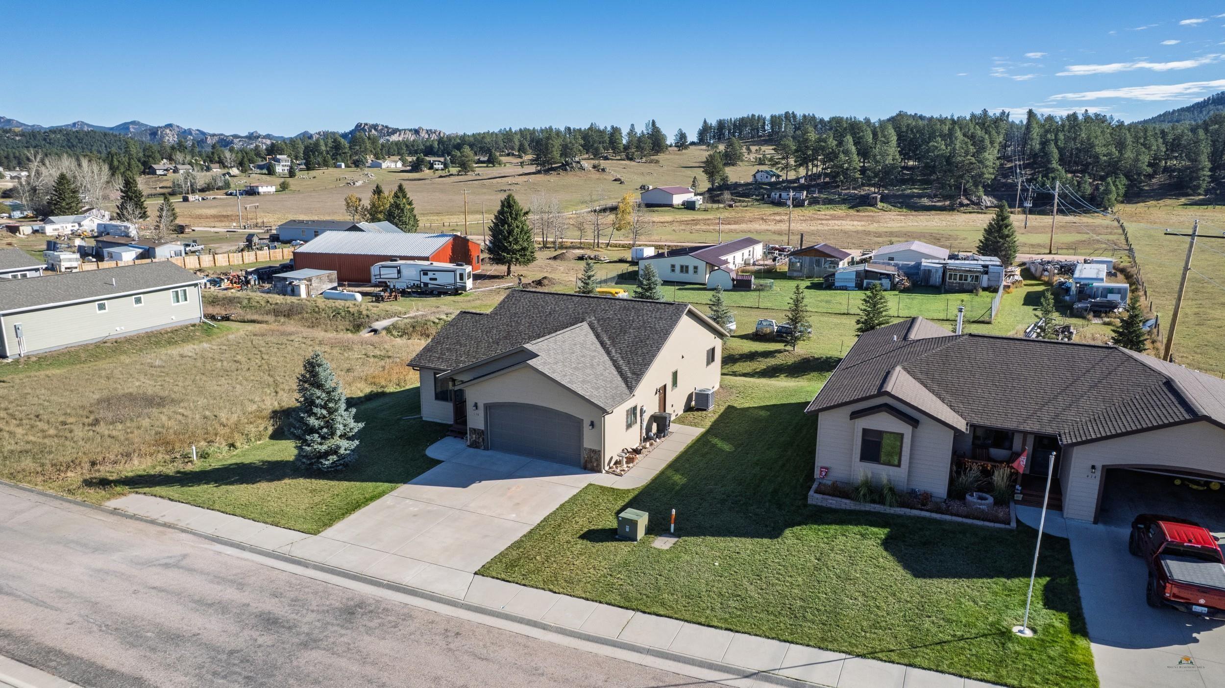 416 AGATE LANE