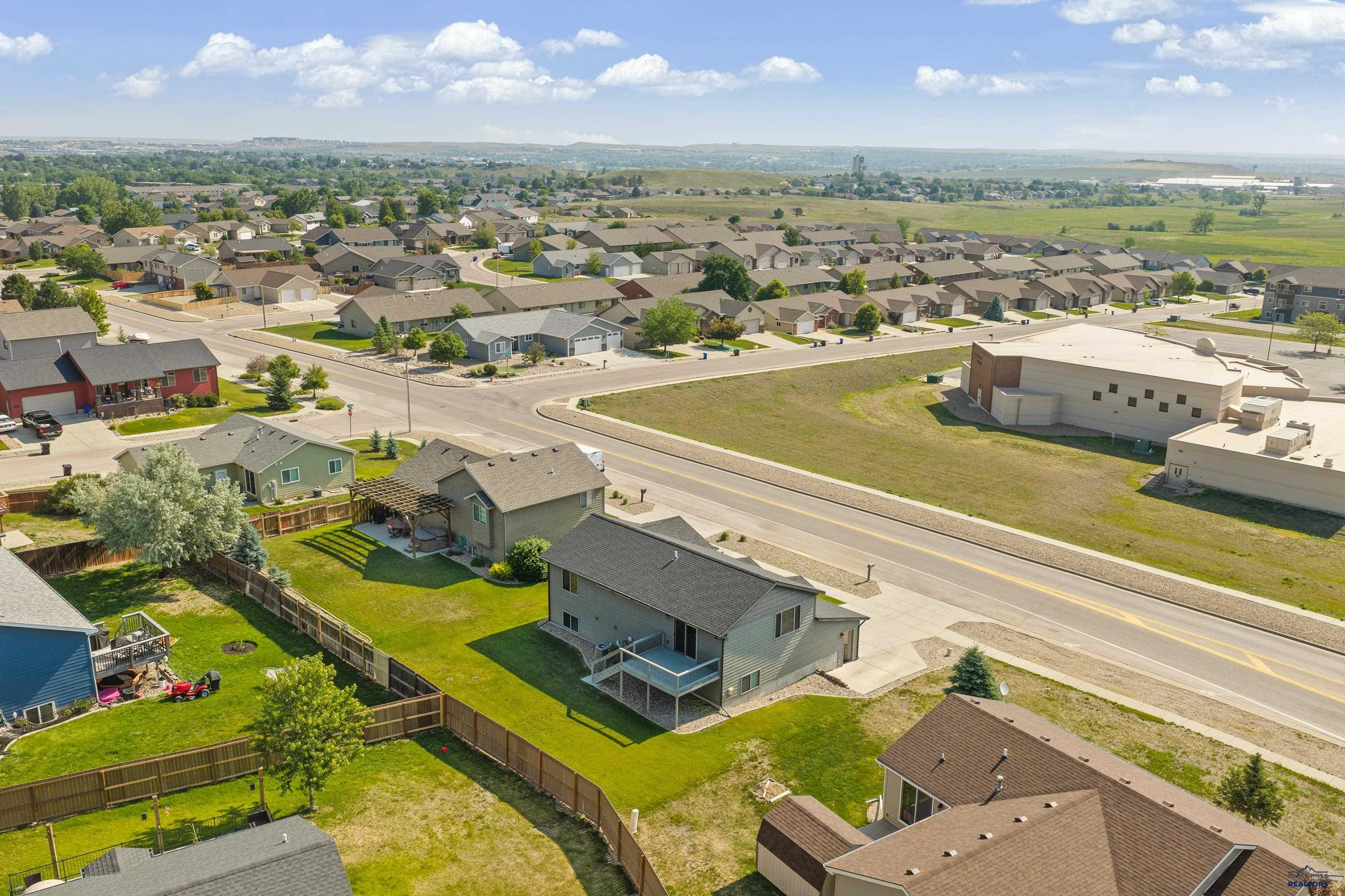 4825 PARKVIEW DR