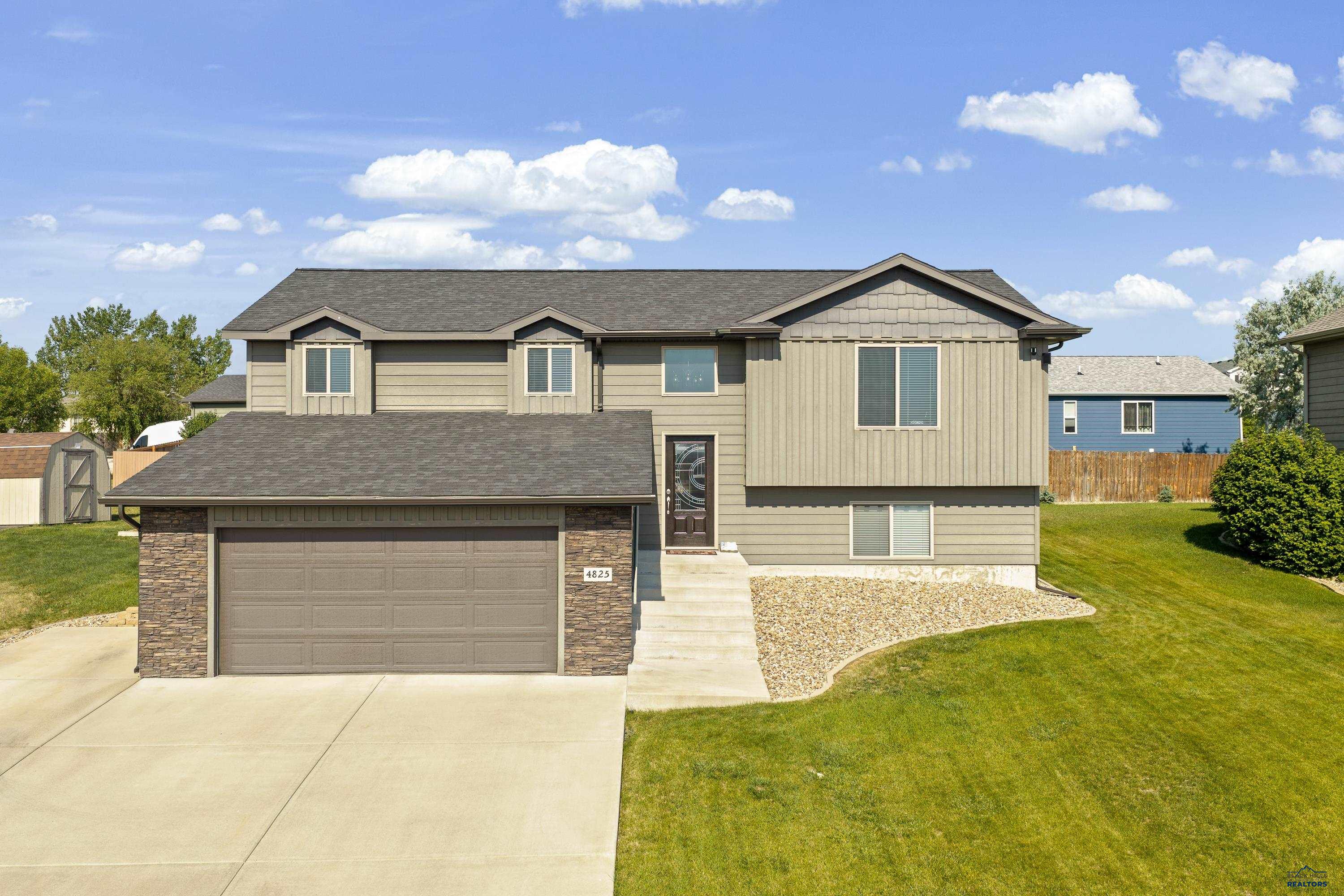 4825 PARKVIEW DR