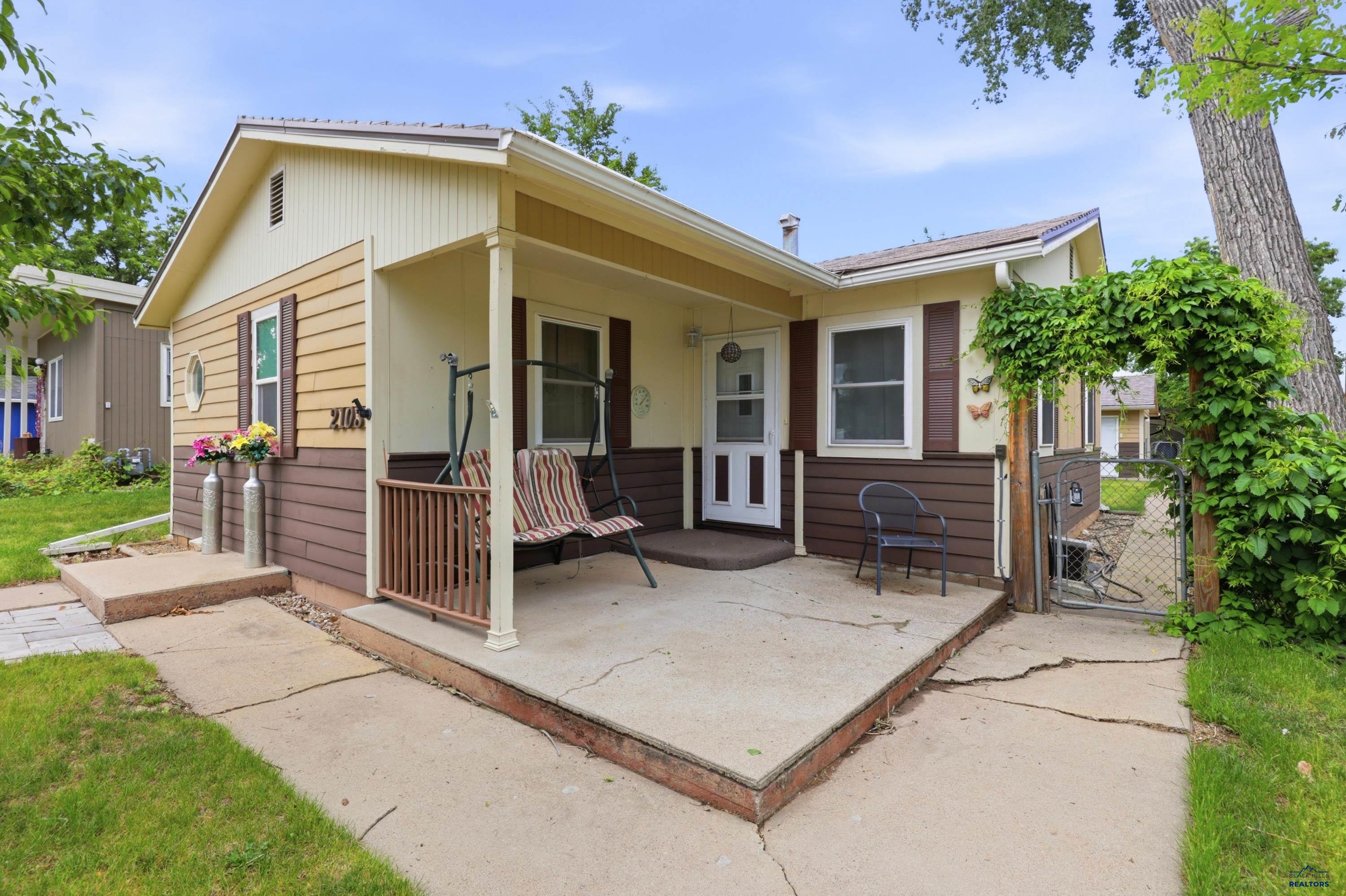 2103 5TH AVE