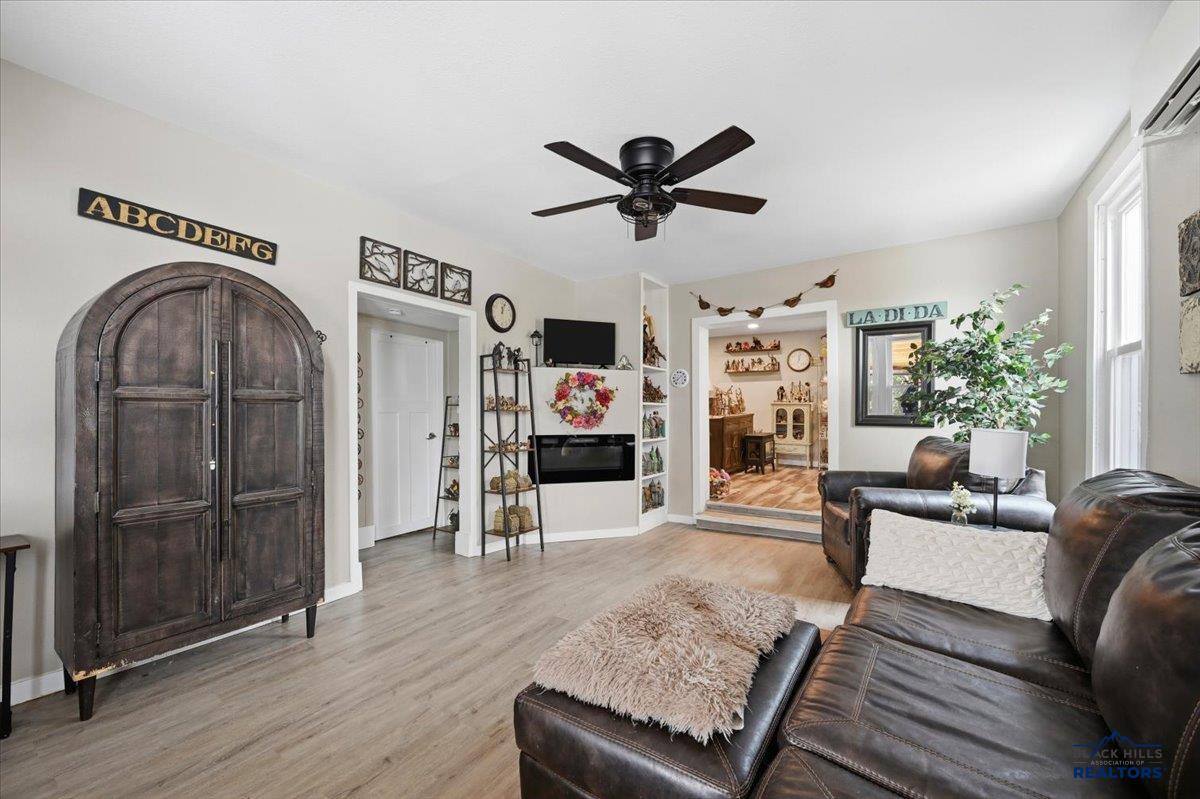 810 SUNNYHILL RD