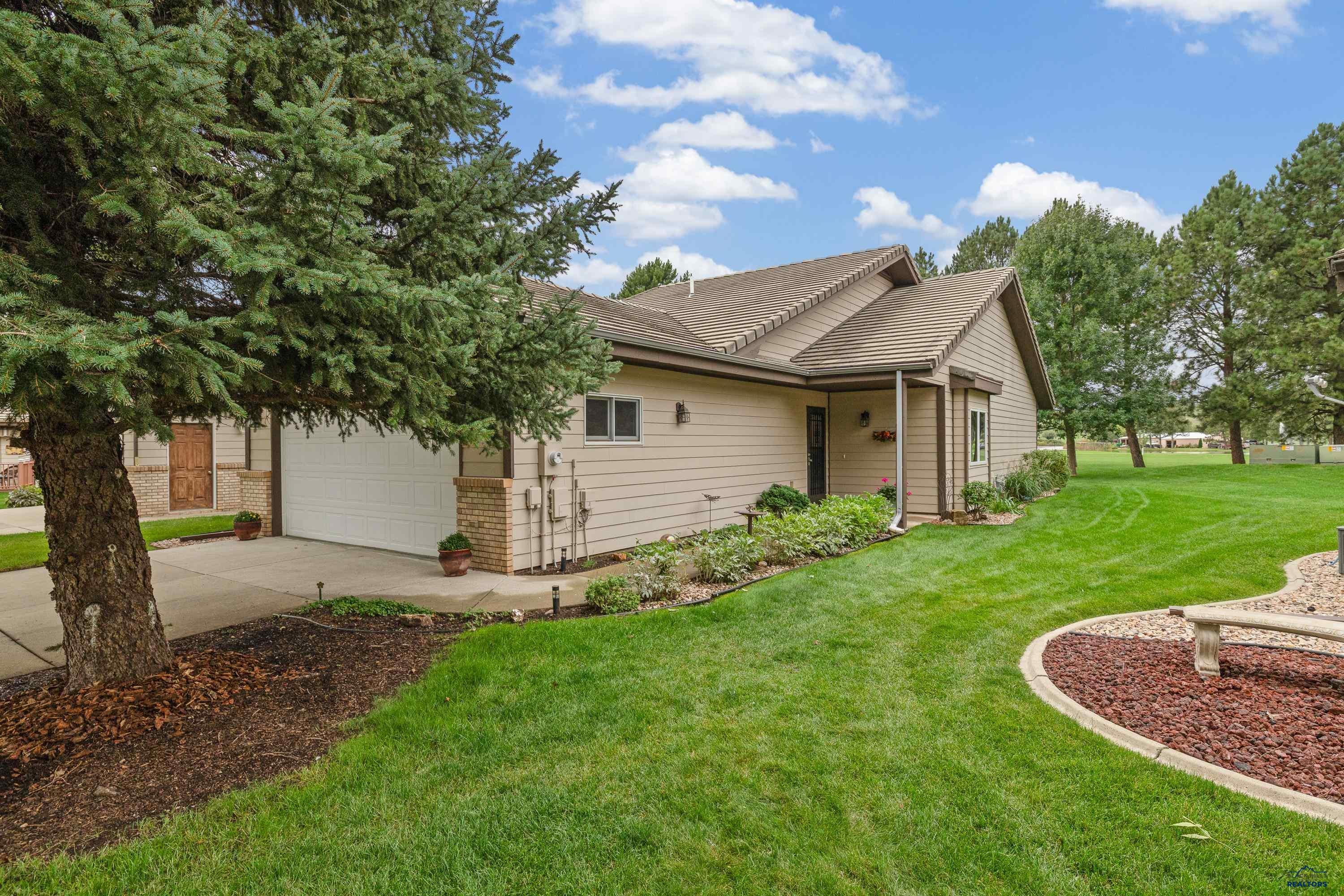 3831 BACK NINE DR