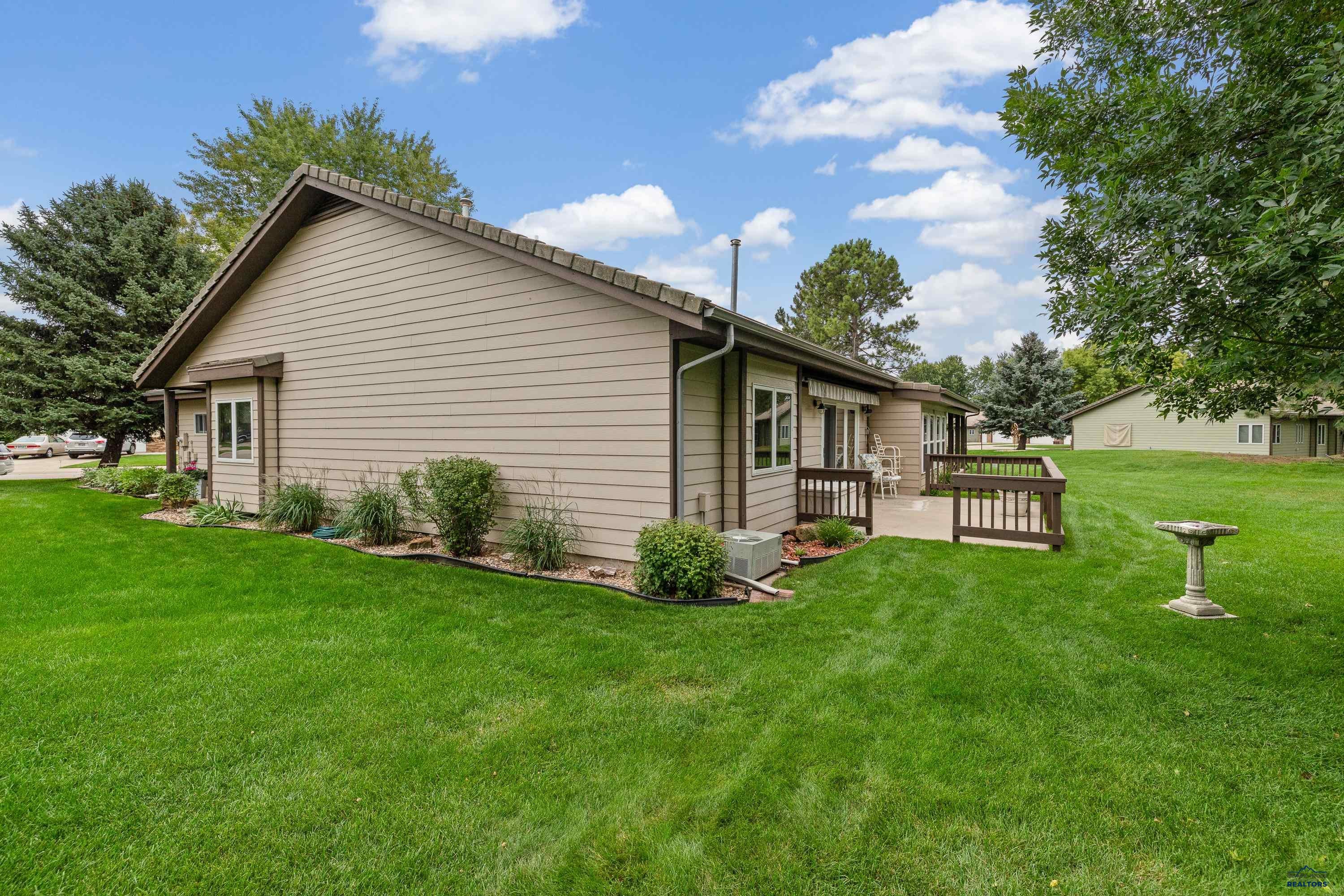 3831 BACK NINE DR