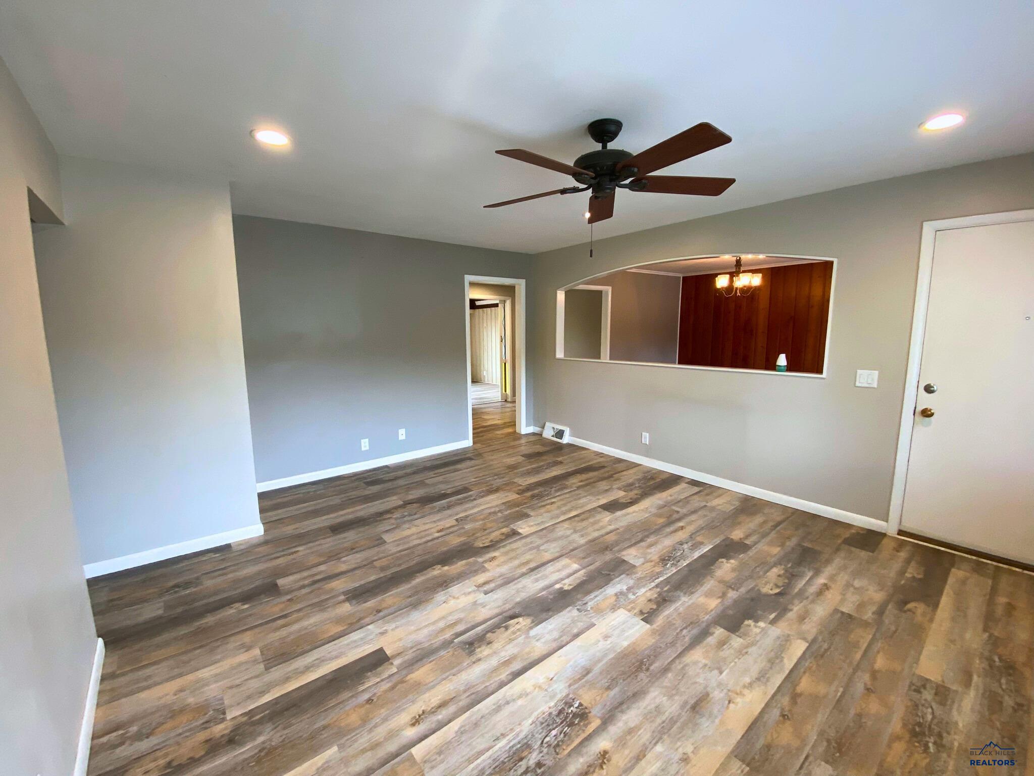 509 ROBBINS DR