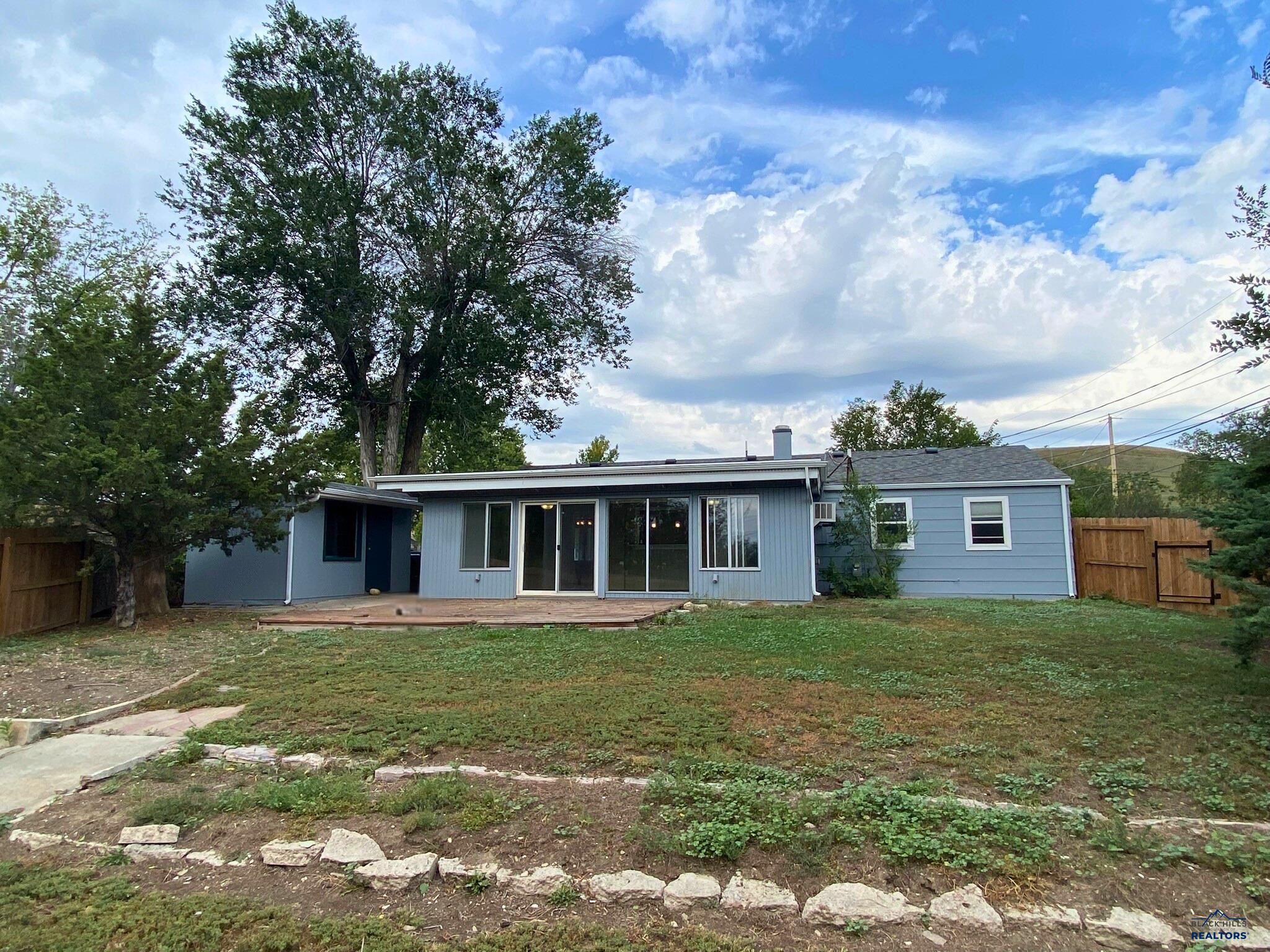 509 ROBBINS DR